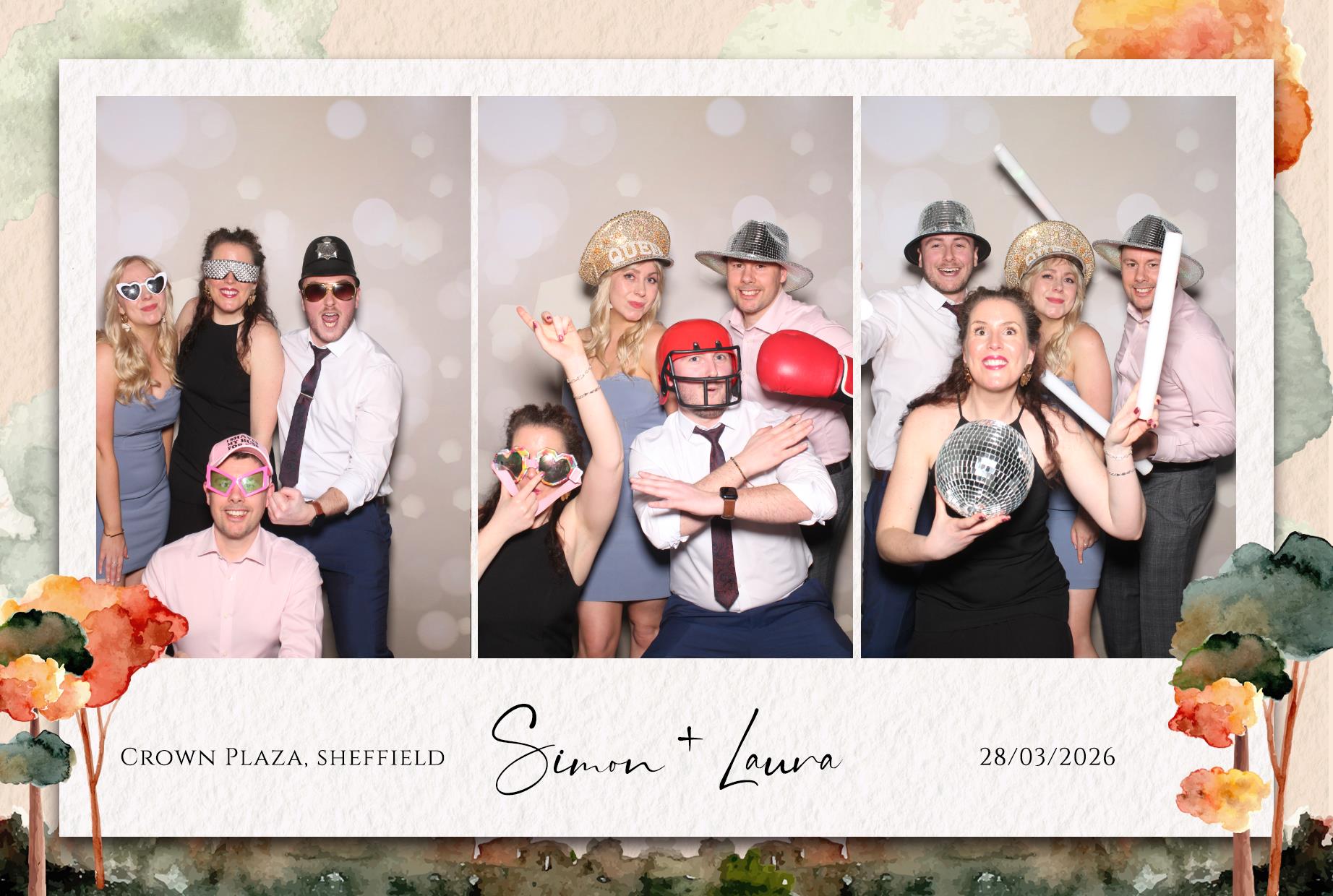 Laura and Simon | View more photos from the event at gallery.blissbooth.co.uk/u/BlissBooth/Laura-and-Simon-0