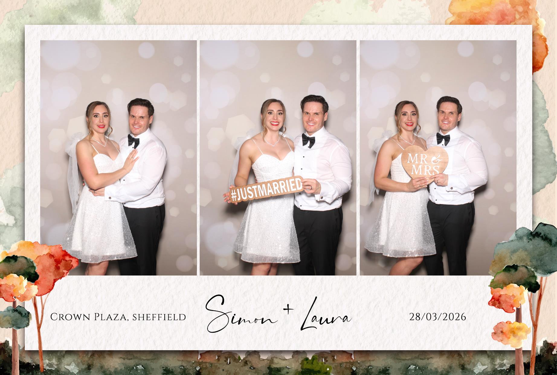 Laura and Simon | View more photos from the event at gallery.blissbooth.co.uk/u/BlissBooth/Laura-and-Simon-0