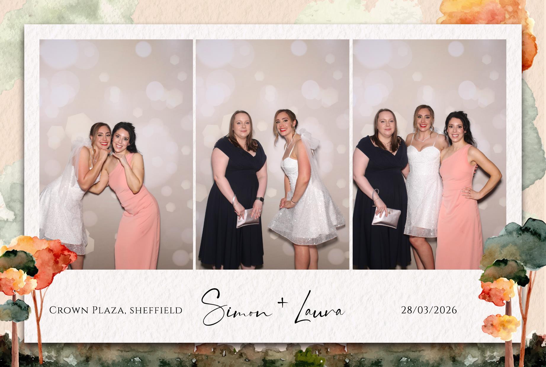 Laura and Simon | View more photos from the event at gallery.blissbooth.co.uk/u/BlissBooth/Laura-and-Simon-0