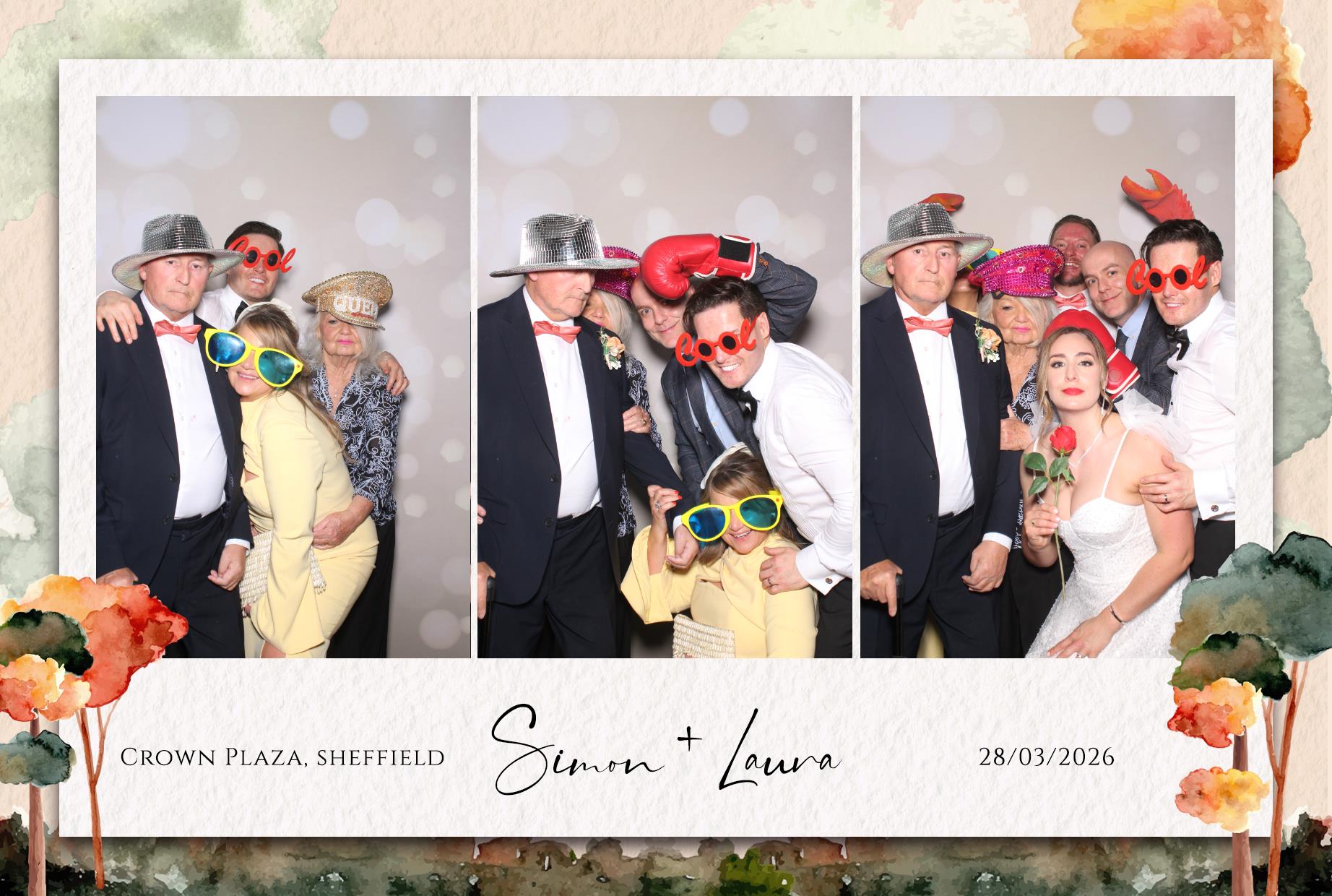 Laura and Simon | View more photos from the event at gallery.blissbooth.co.uk/u/BlissBooth/Laura-and-Simon-0