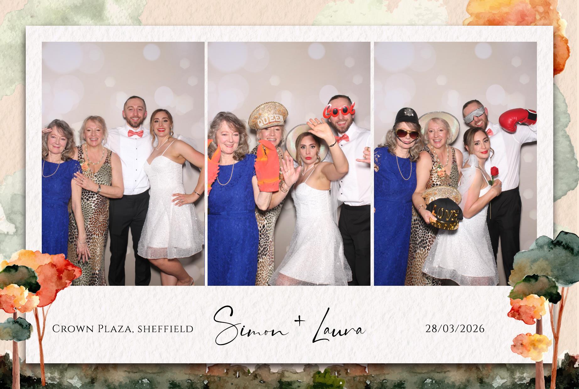 Laura and Simon | View more photos from the event at gallery.blissbooth.co.uk/u/BlissBooth/Laura-and-Simon-0