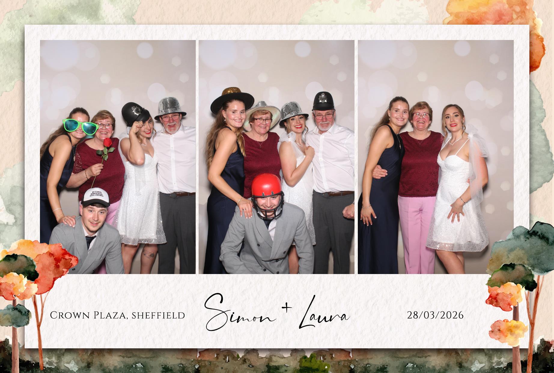 Laura and Simon | View more photos from the event at gallery.blissbooth.co.uk/u/BlissBooth/Laura-and-Simon-0