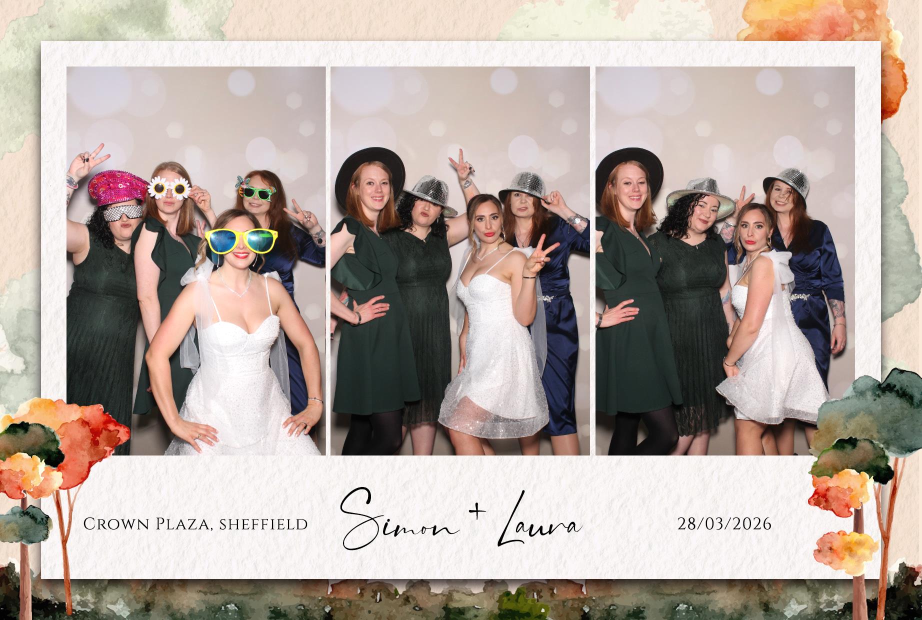 Laura and Simon | View more photos from the event at gallery.blissbooth.co.uk/u/BlissBooth/Laura-and-Simon-0