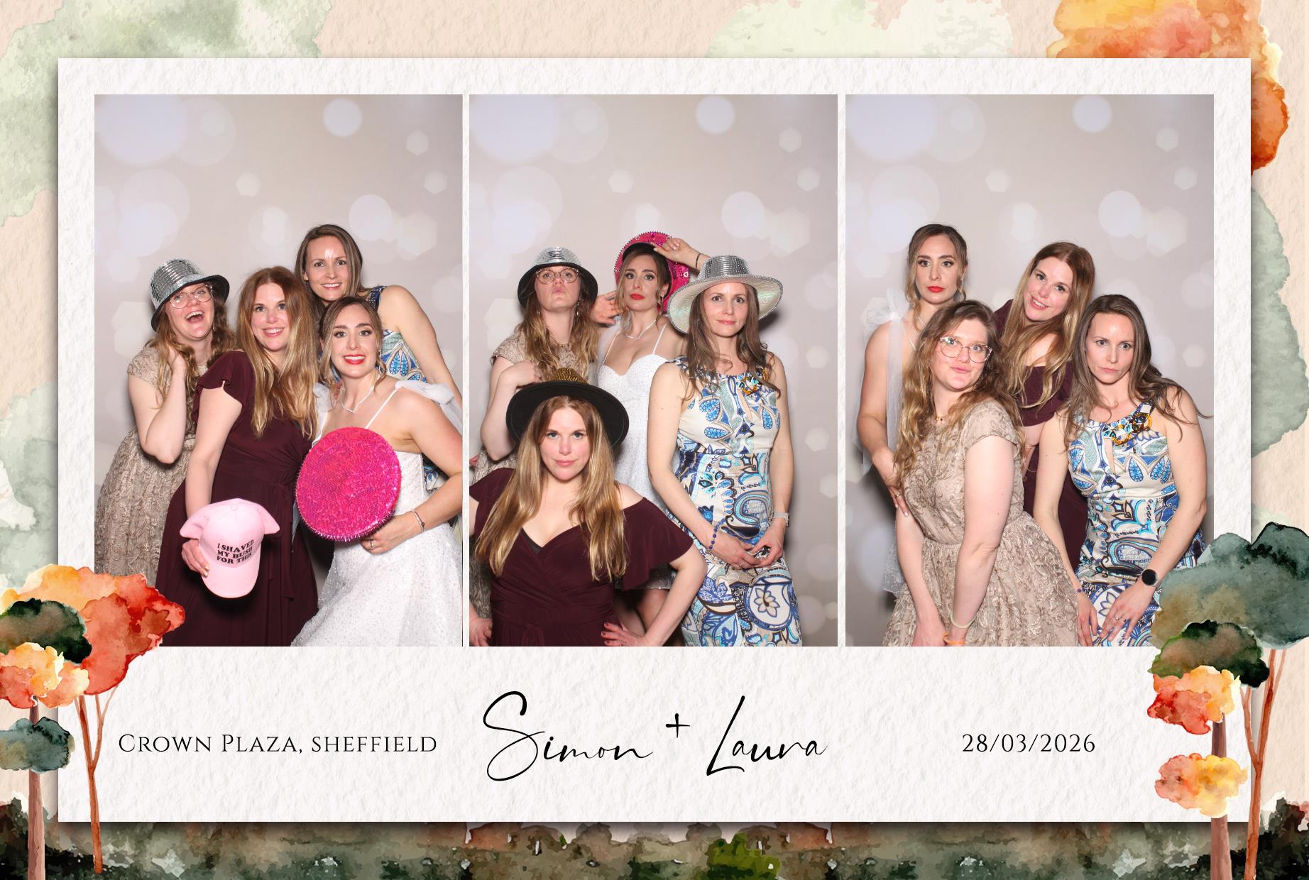 Laura and Simon | View more photos from the event at gallery.blissbooth.co.uk/u/BlissBooth/Laura-and-Simon-0