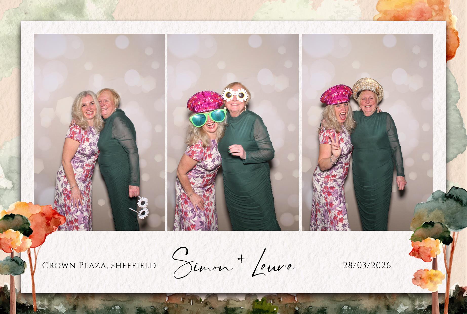 Laura and Simon | View more photos from the event at gallery.blissbooth.co.uk/u/BlissBooth/Laura-and-Simon-0