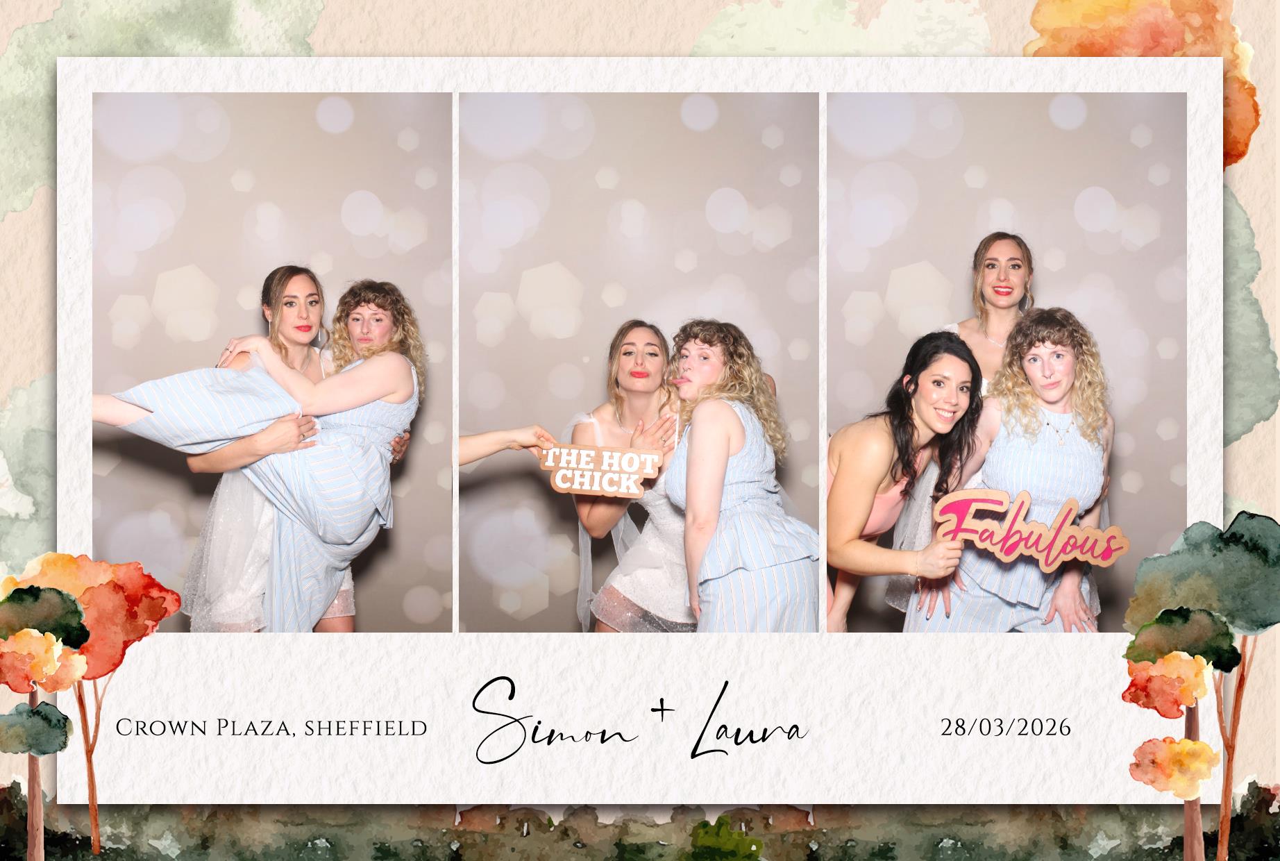 Laura and Simon | View more photos from the event at gallery.blissbooth.co.uk/u/BlissBooth/Laura-and-Simon-0