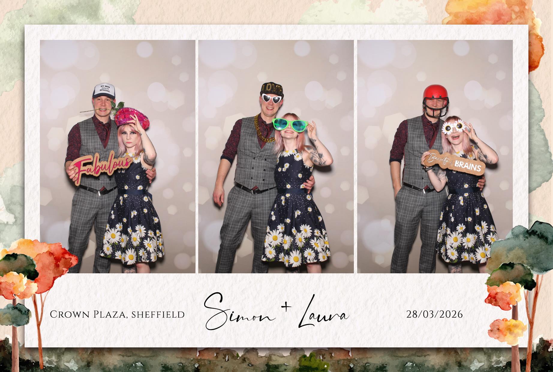 Laura and Simon | View more photos from the event at gallery.blissbooth.co.uk/u/BlissBooth/Laura-and-Simon-0