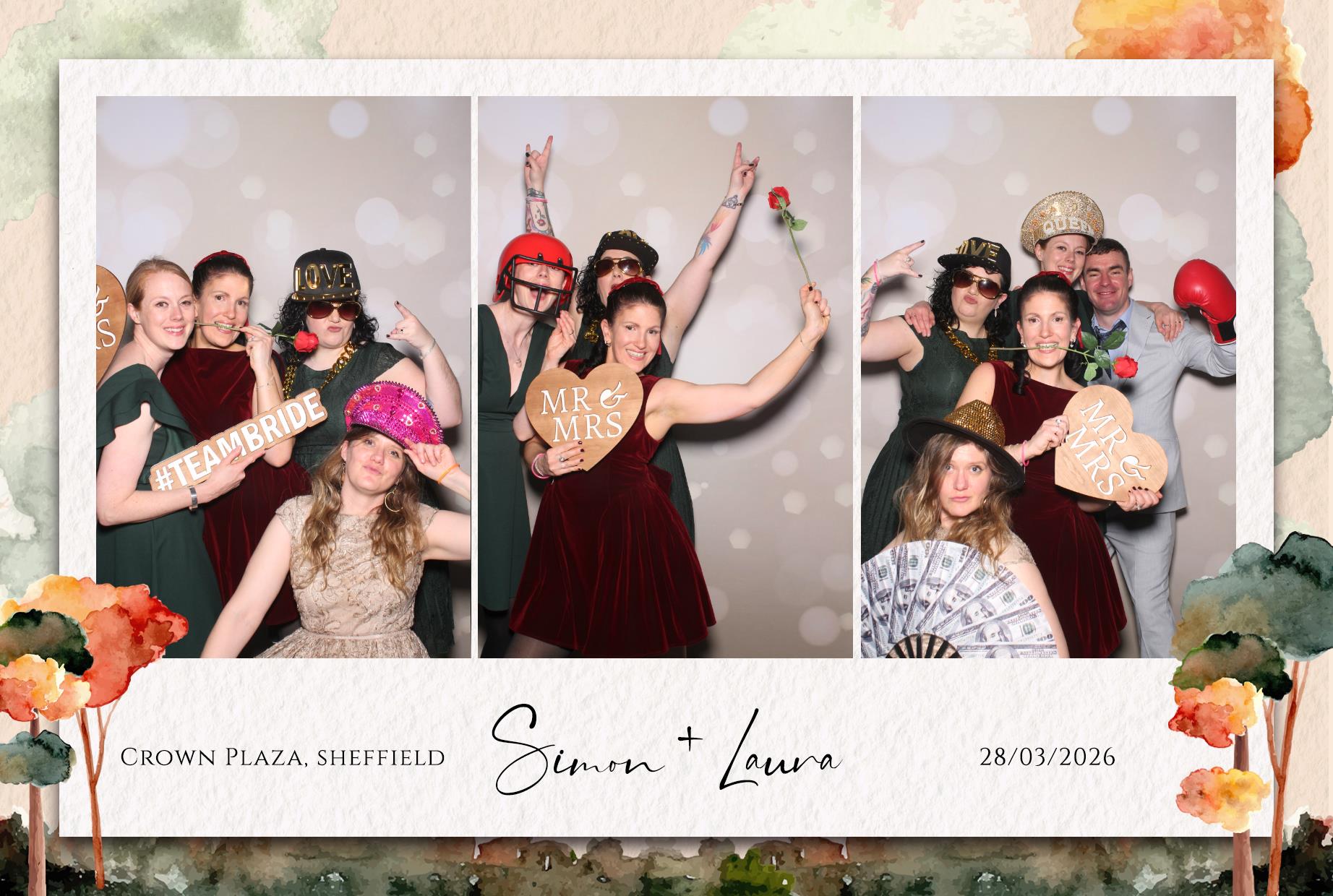 Laura and Simon | View more photos from the event at gallery.blissbooth.co.uk/u/BlissBooth/Laura-and-Simon-0