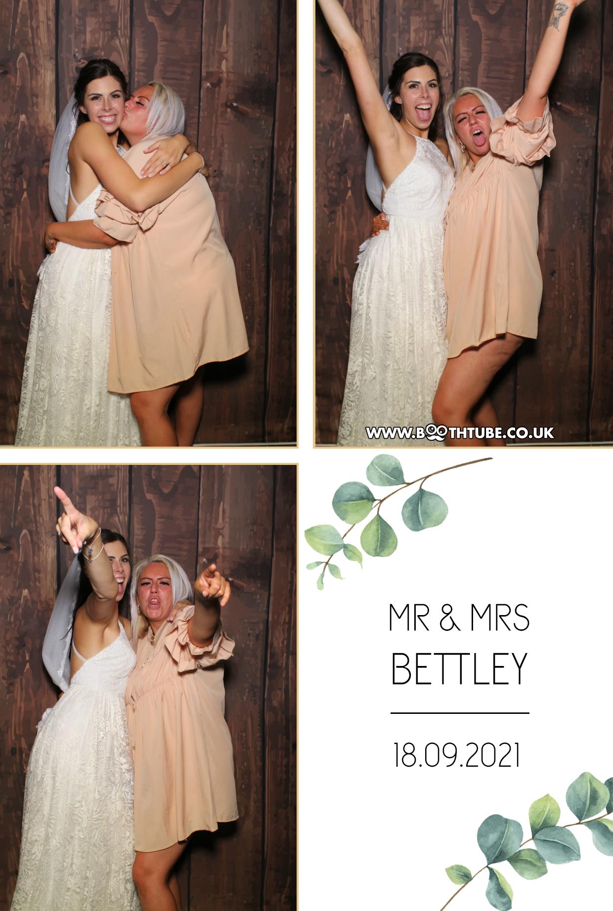 Mr & Mrs Bettley | View more photos from the event at gallery.boothtube.co.uk/u/BoothtubeLtd/Mr-Mrs-Bettley