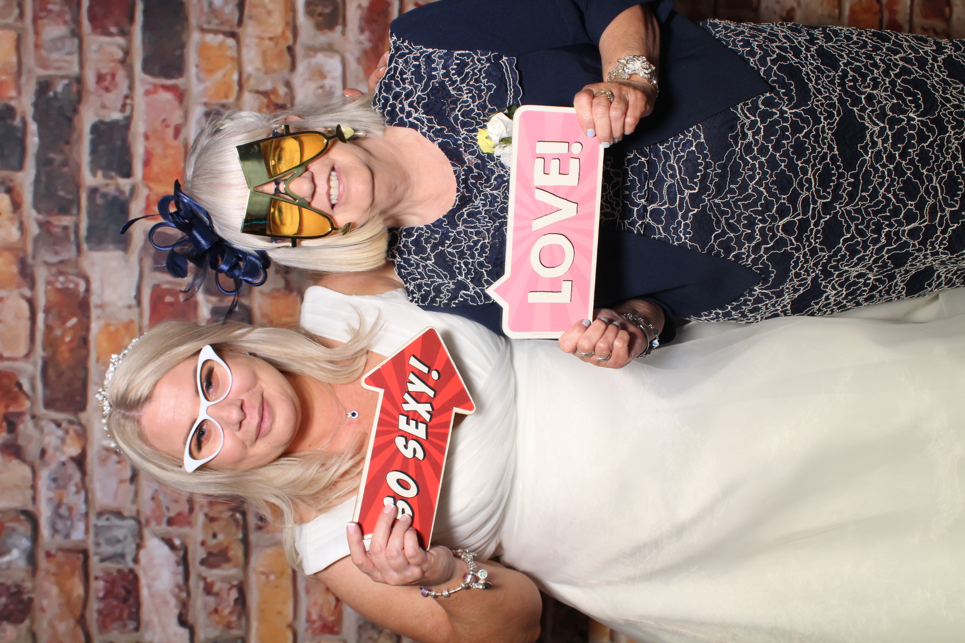 Sarah & Michael | View more photos from the event at gallery.boothtube.co.uk/u/BoothtubeLtd/Sarah-Michael