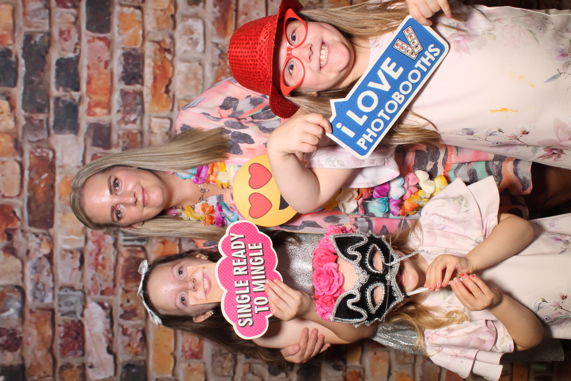 Sarah & Michael | View more photos from the event at gallery.boothtube.co.uk/u/BoothtubeLtd/Sarah-Michael