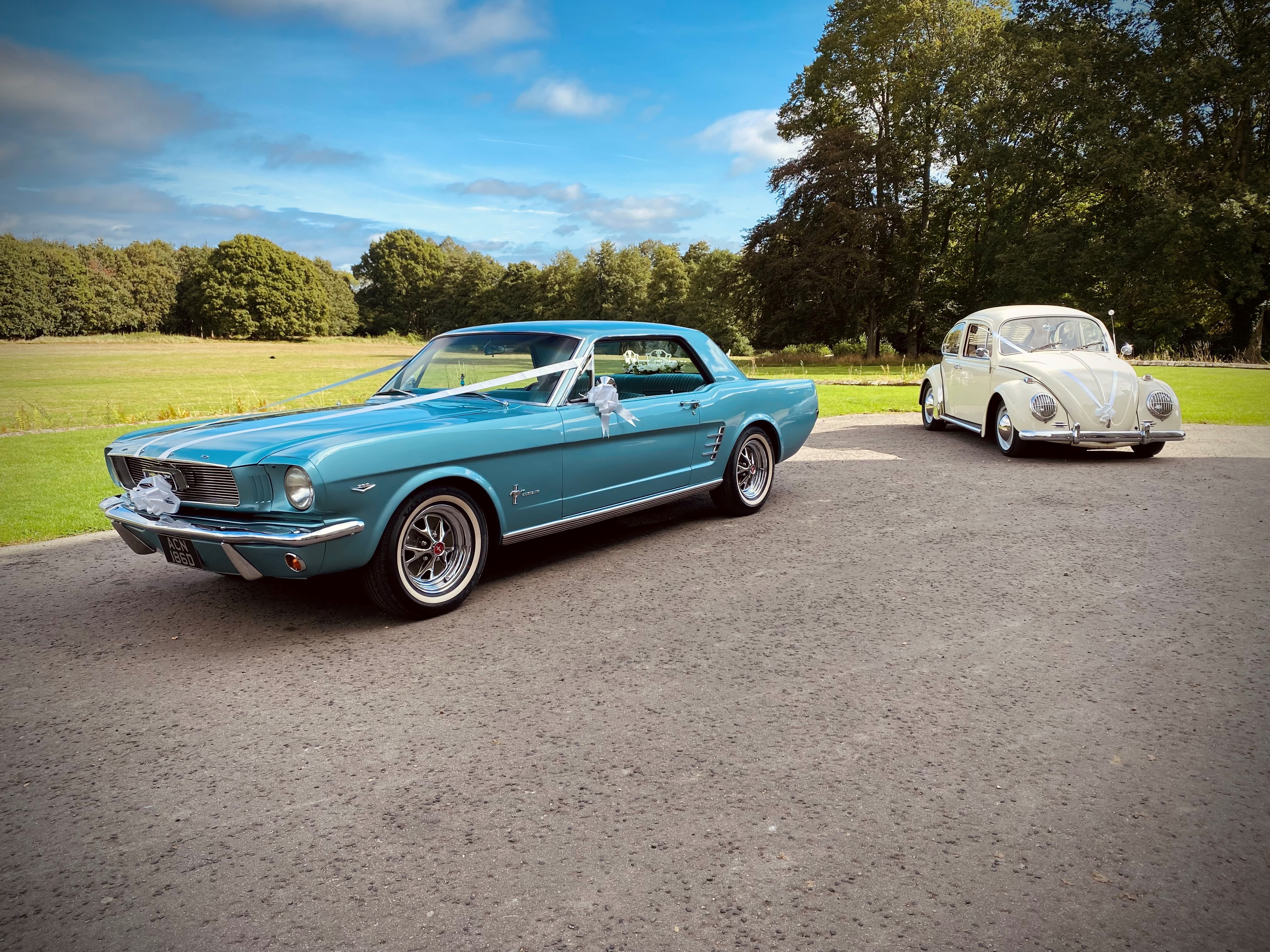 Christine & David | View more photos from the event at gallery.busandbug.co.uk/u/BusAndBugVintageWeddings/Christine-David