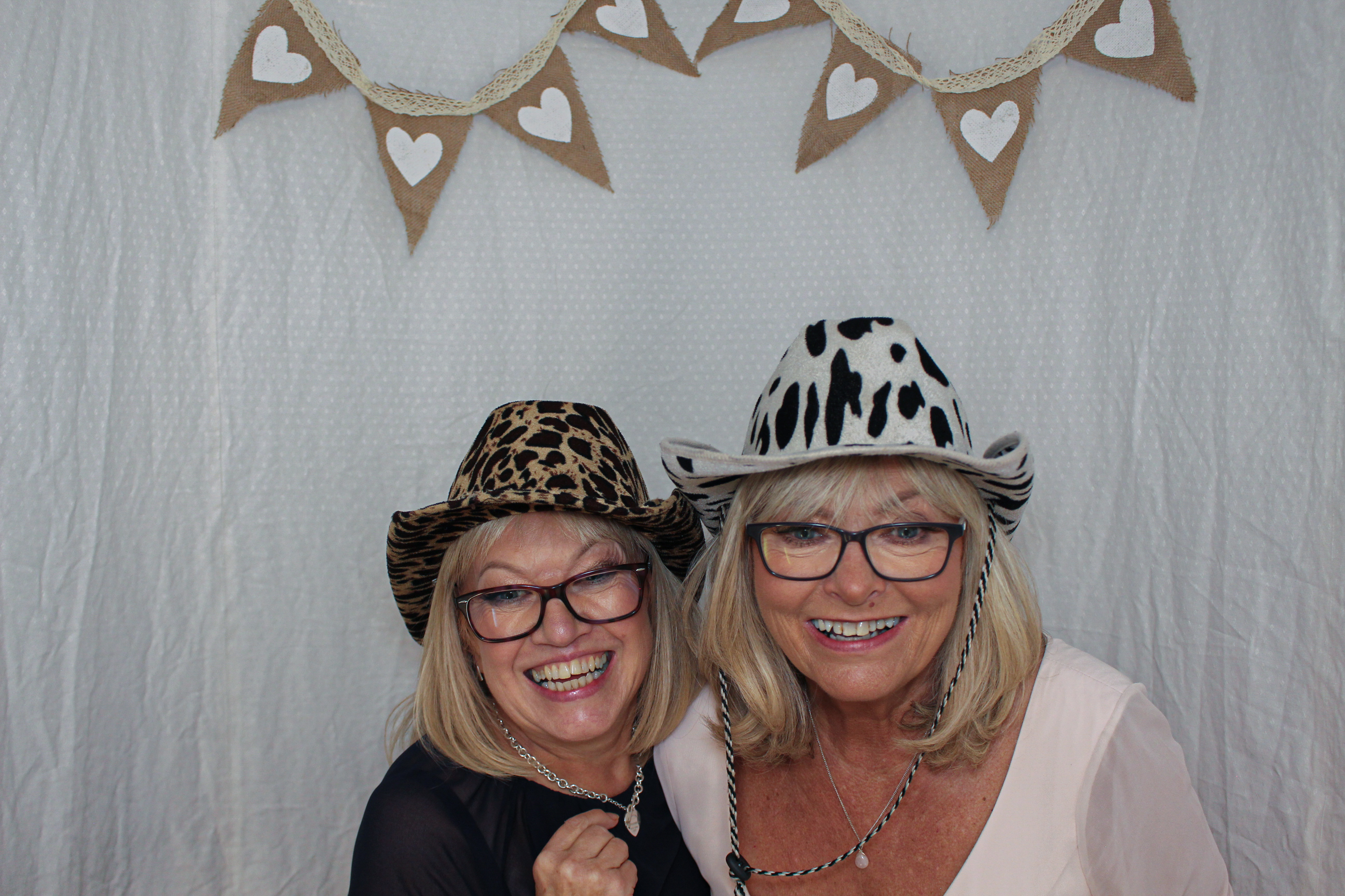 Ashleigh & Luke's Wedding Party | View more photos from the event at gallery.capturecube.co.uk/u/Capture-Cube/Ashleigh-Lukes-Wedding-Party