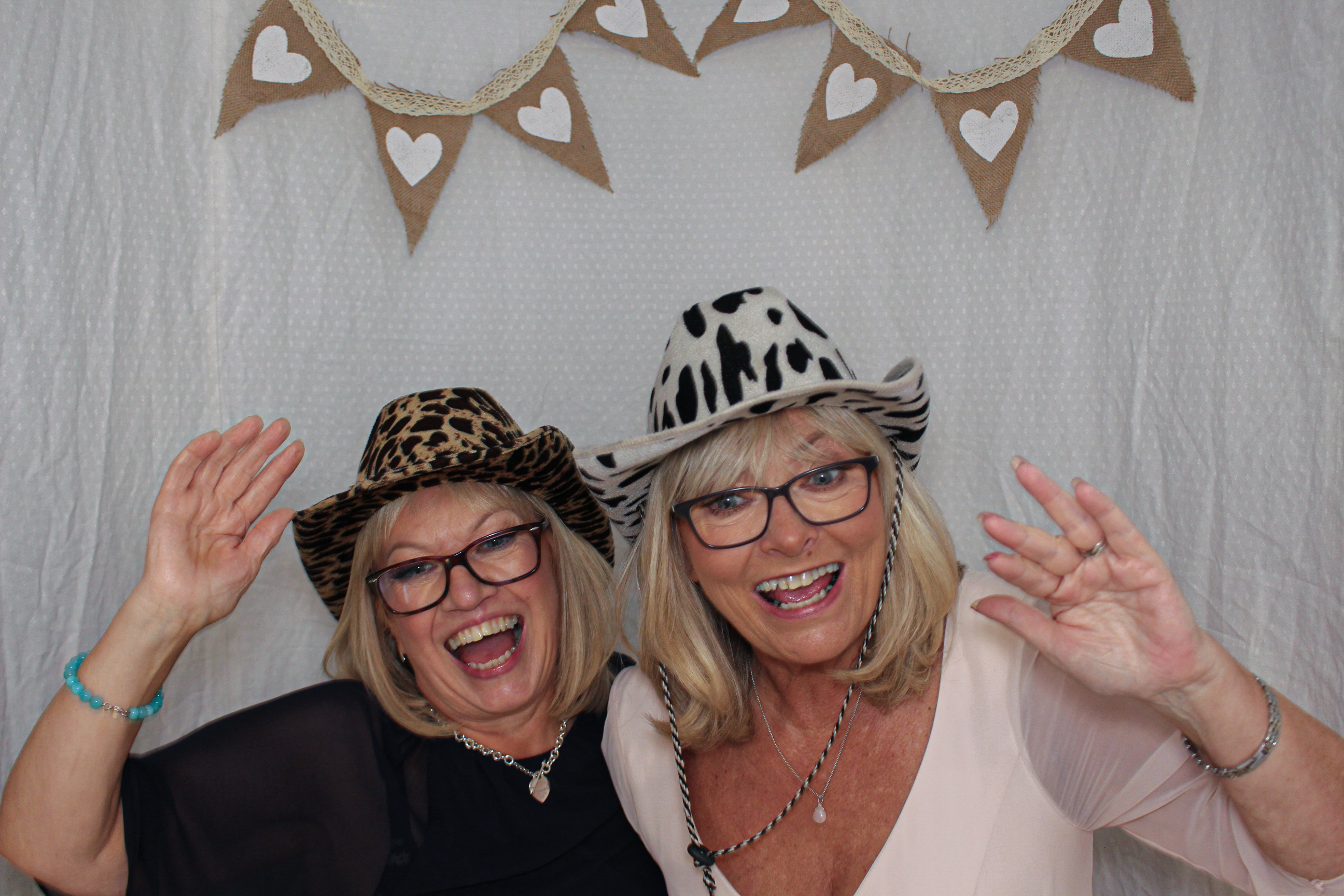 Ashleigh & Luke's Wedding Party | View more photos from the event at gallery.capturecube.co.uk/u/Capture-Cube/Ashleigh-Lukes-Wedding-Party