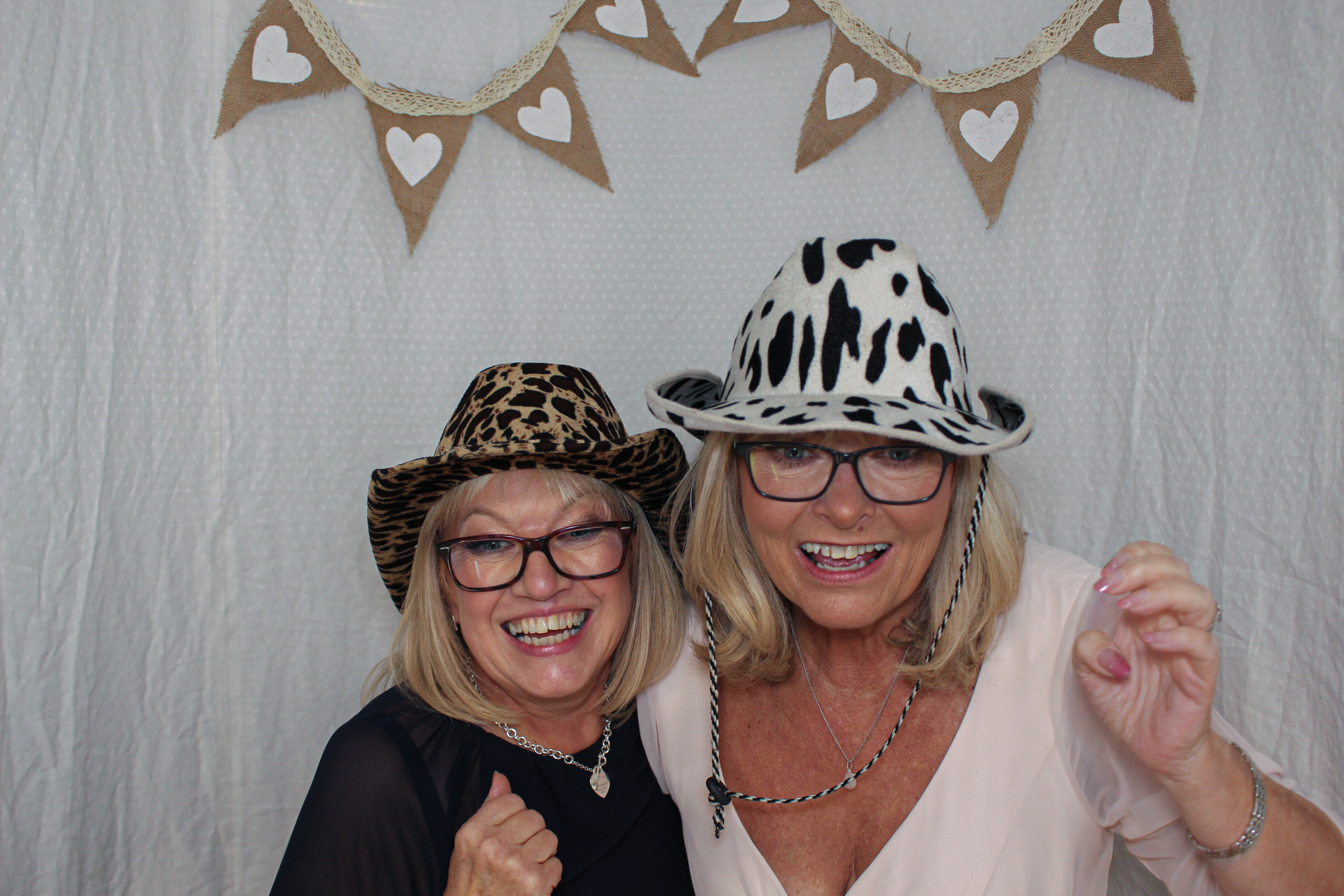 Ashleigh & Luke's Wedding Party | View more photos from the event at gallery.capturecube.co.uk/u/Capture-Cube/Ashleigh-Lukes-Wedding-Party