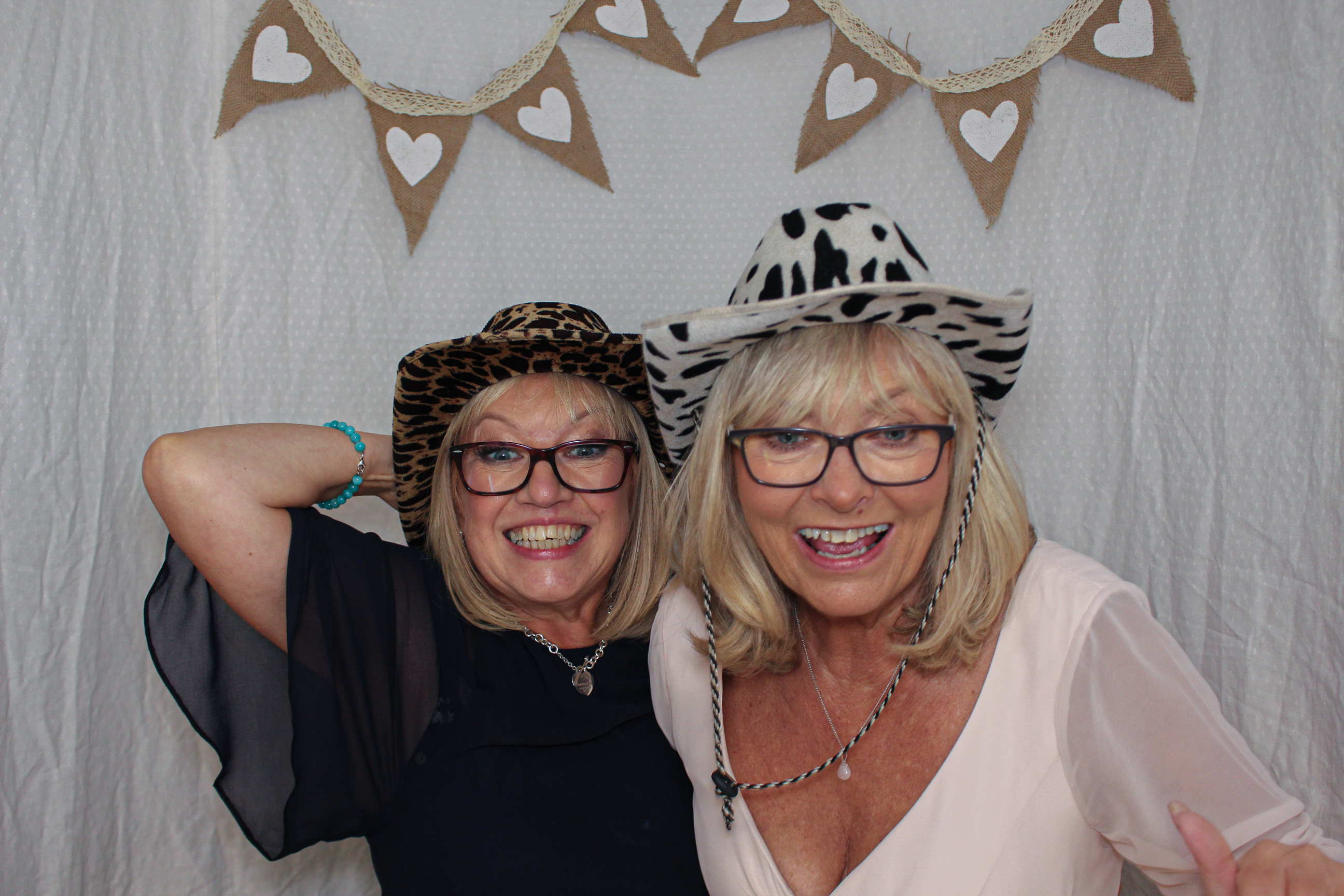 Ashleigh & Luke's Wedding Party | View more photos from the event at gallery.capturecube.co.uk/u/Capture-Cube/Ashleigh-Lukes-Wedding-Party