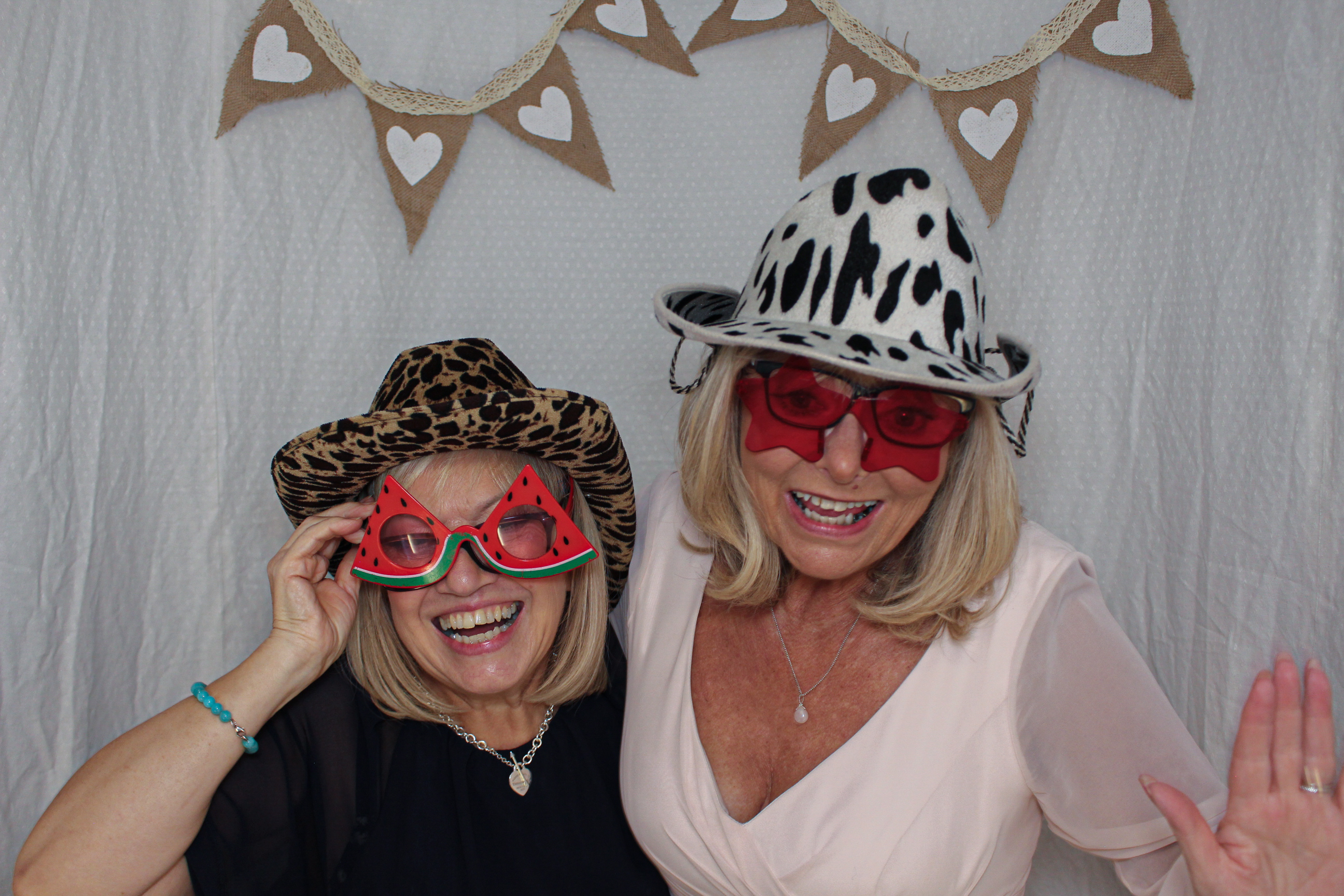 Ashleigh & Luke's Wedding Party | View more photos from the event at gallery.capturecube.co.uk/u/Capture-Cube/Ashleigh-Lukes-Wedding-Party