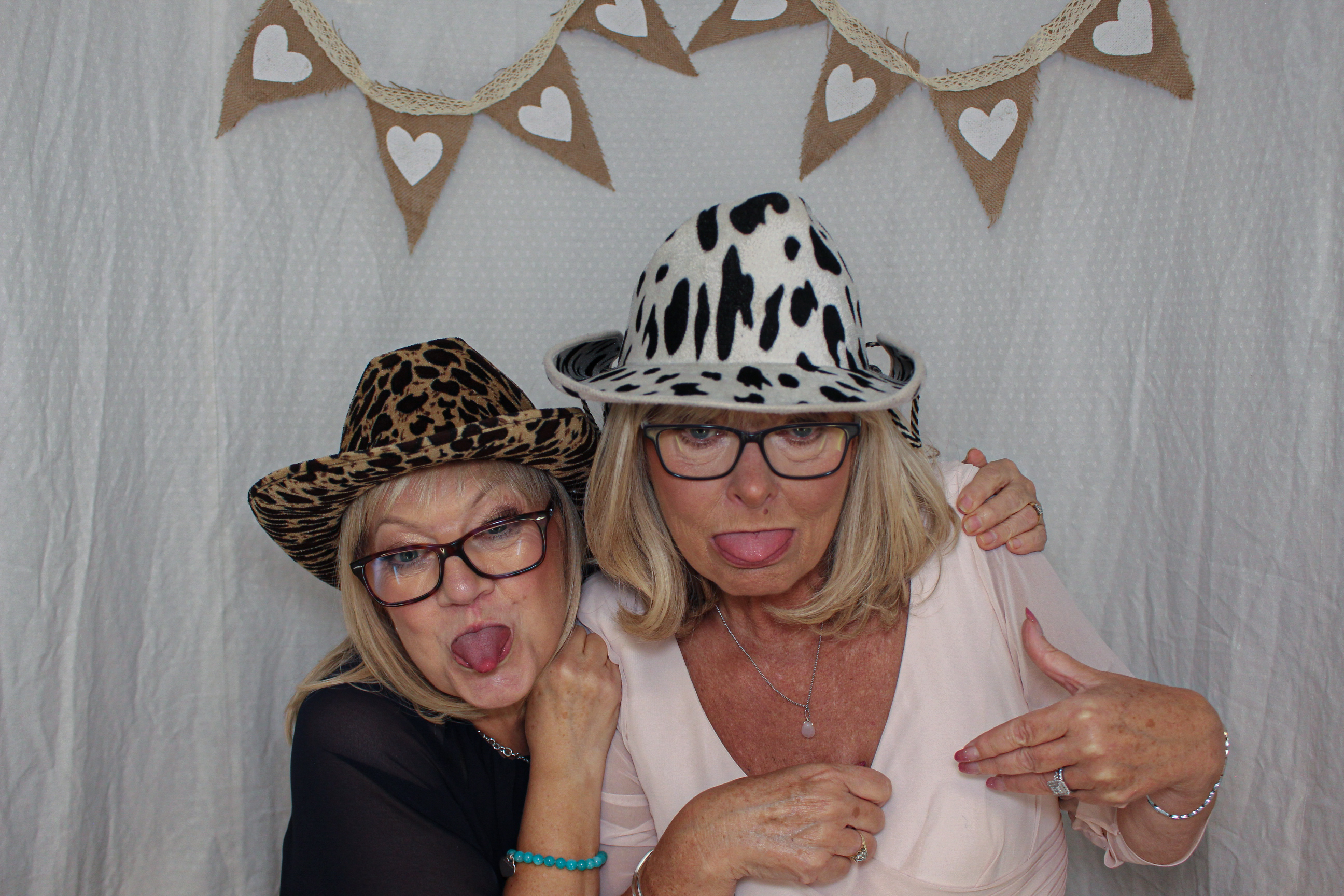 Ashleigh & Luke's Wedding Party | View more photos from the event at gallery.capturecube.co.uk/u/Capture-Cube/Ashleigh-Lukes-Wedding-Party