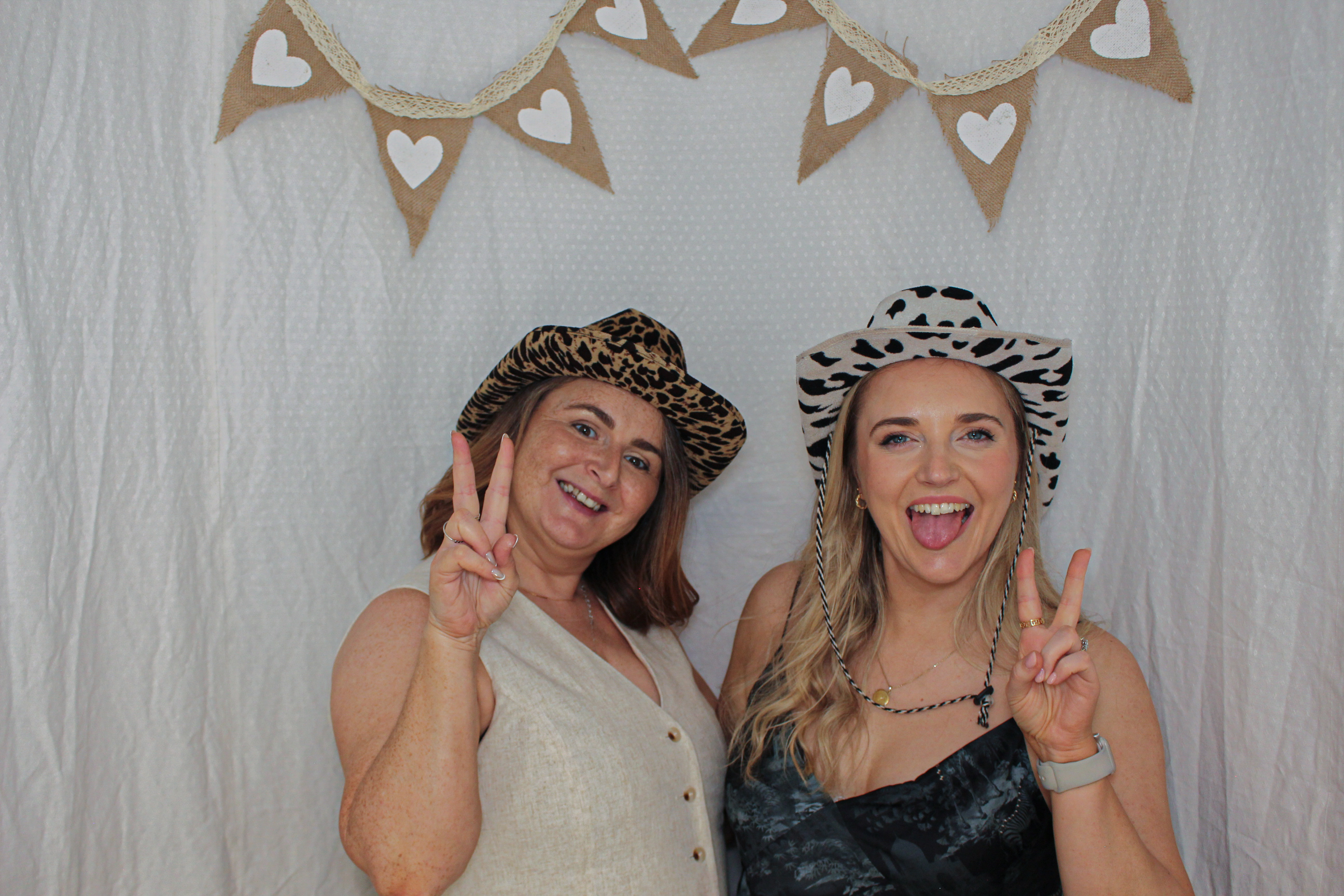 Ashleigh & Luke's Wedding Party | View more photos from the event at gallery.capturecube.co.uk/u/Capture-Cube/Ashleigh-Lukes-Wedding-Party