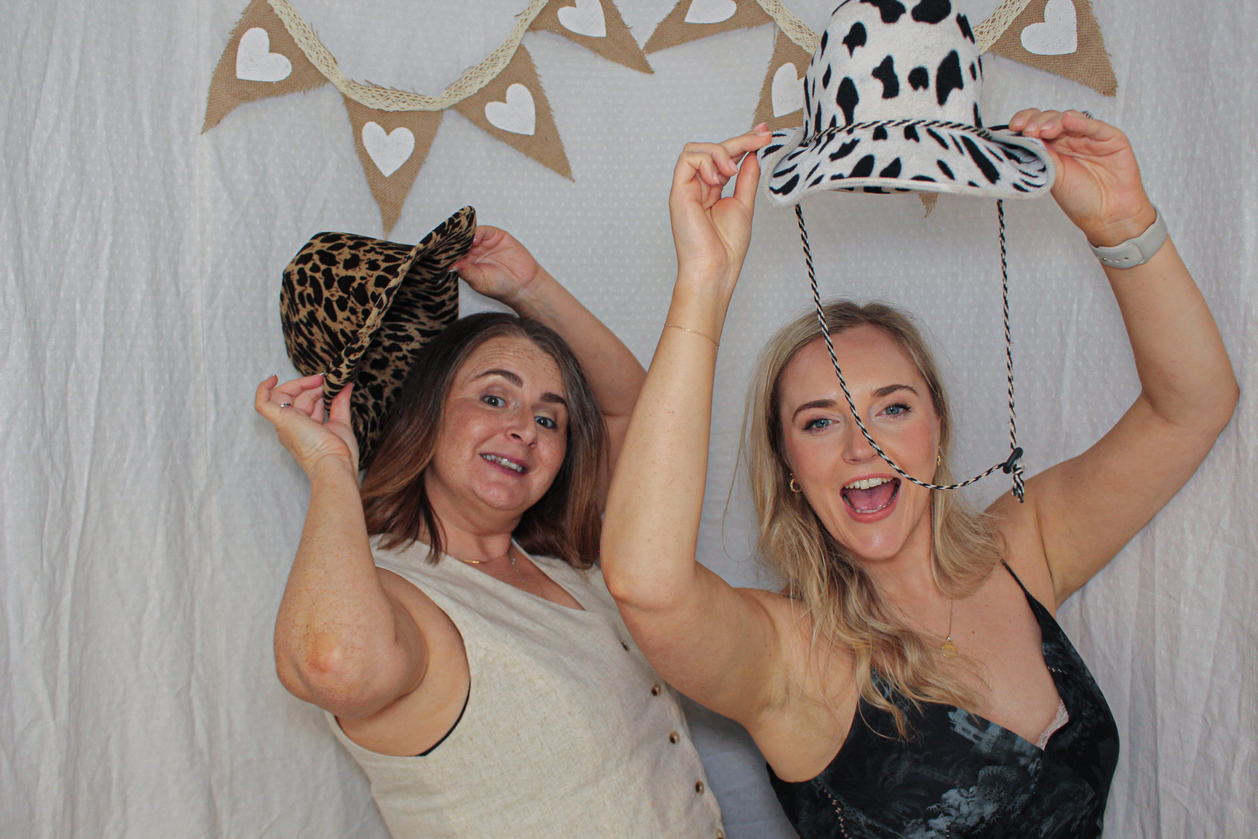 Ashleigh & Luke's Wedding Party | View more photos from the event at gallery.capturecube.co.uk/u/Capture-Cube/Ashleigh-Lukes-Wedding-Party