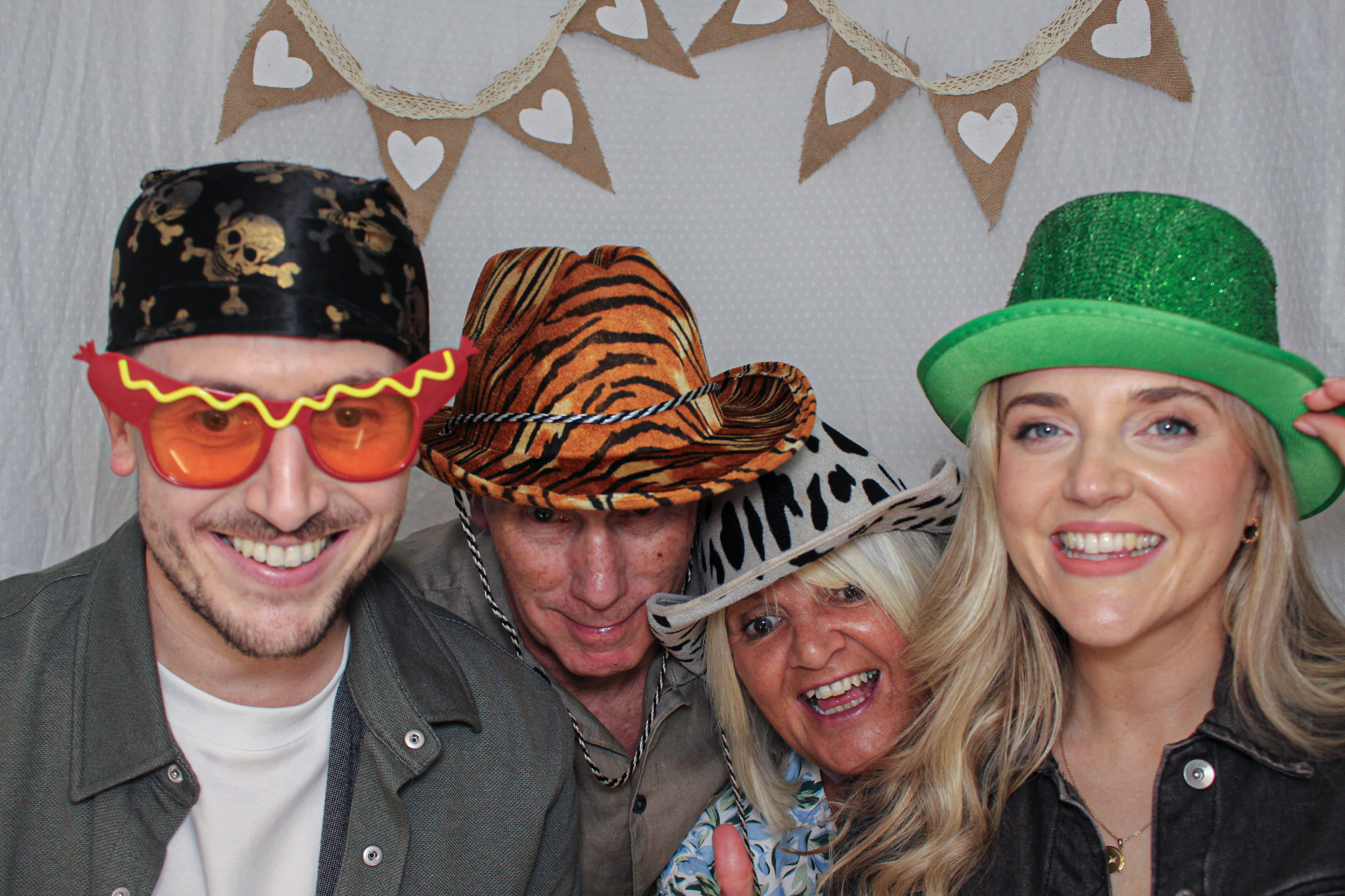 Ashleigh & Luke's Wedding Party | View more photos from the event at gallery.capturecube.co.uk/u/Capture-Cube/Ashleigh-Lukes-Wedding-Party