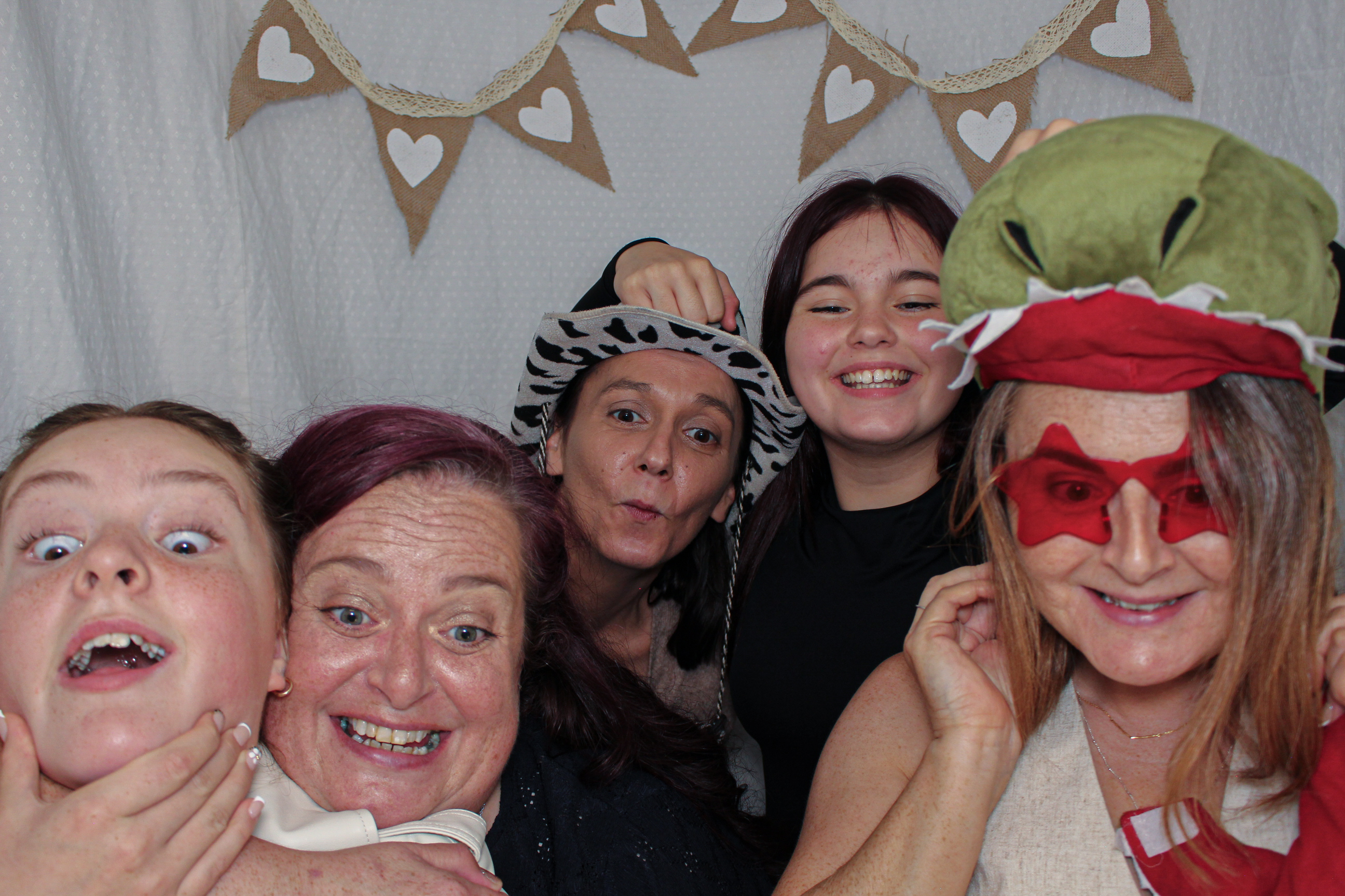 Ashleigh & Luke's Wedding Party | View more photos from the event at gallery.capturecube.co.uk/u/Capture-Cube/Ashleigh-Lukes-Wedding-Party