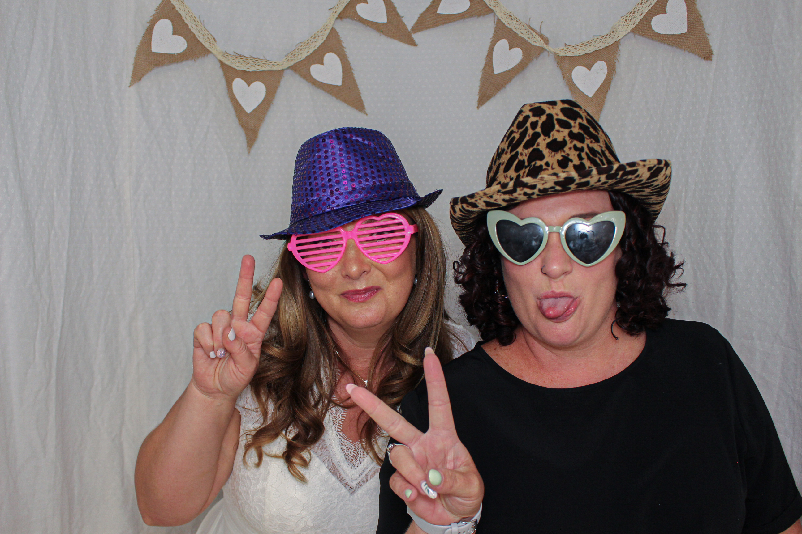 Ashleigh & Luke's Wedding Party | View more photos from the event at gallery.capturecube.co.uk/u/Capture-Cube/Ashleigh-Lukes-Wedding-Party