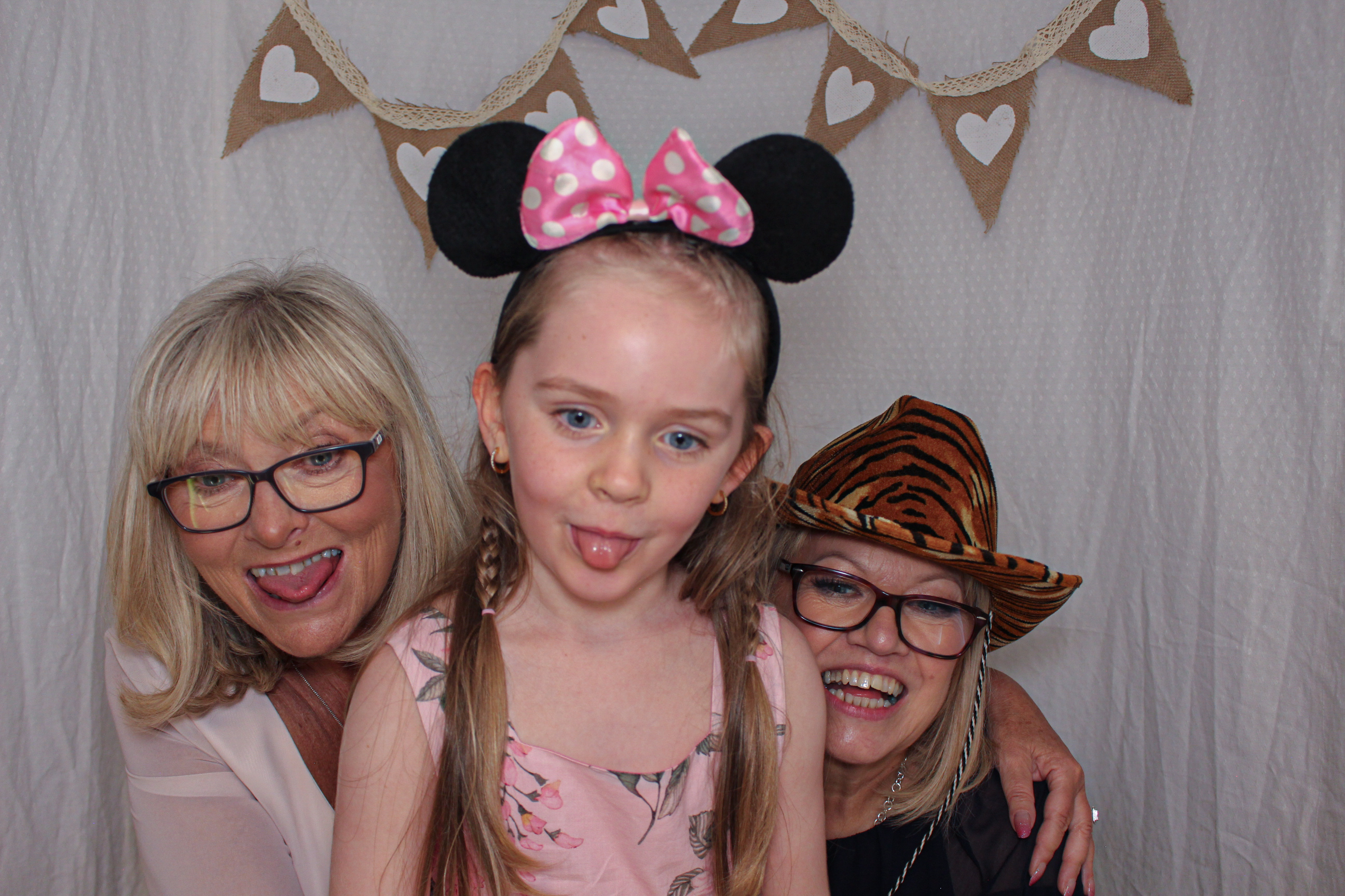 Ashleigh & Luke's Wedding Party | View more photos from the event at gallery.capturecube.co.uk/u/Capture-Cube/Ashleigh-Lukes-Wedding-Party