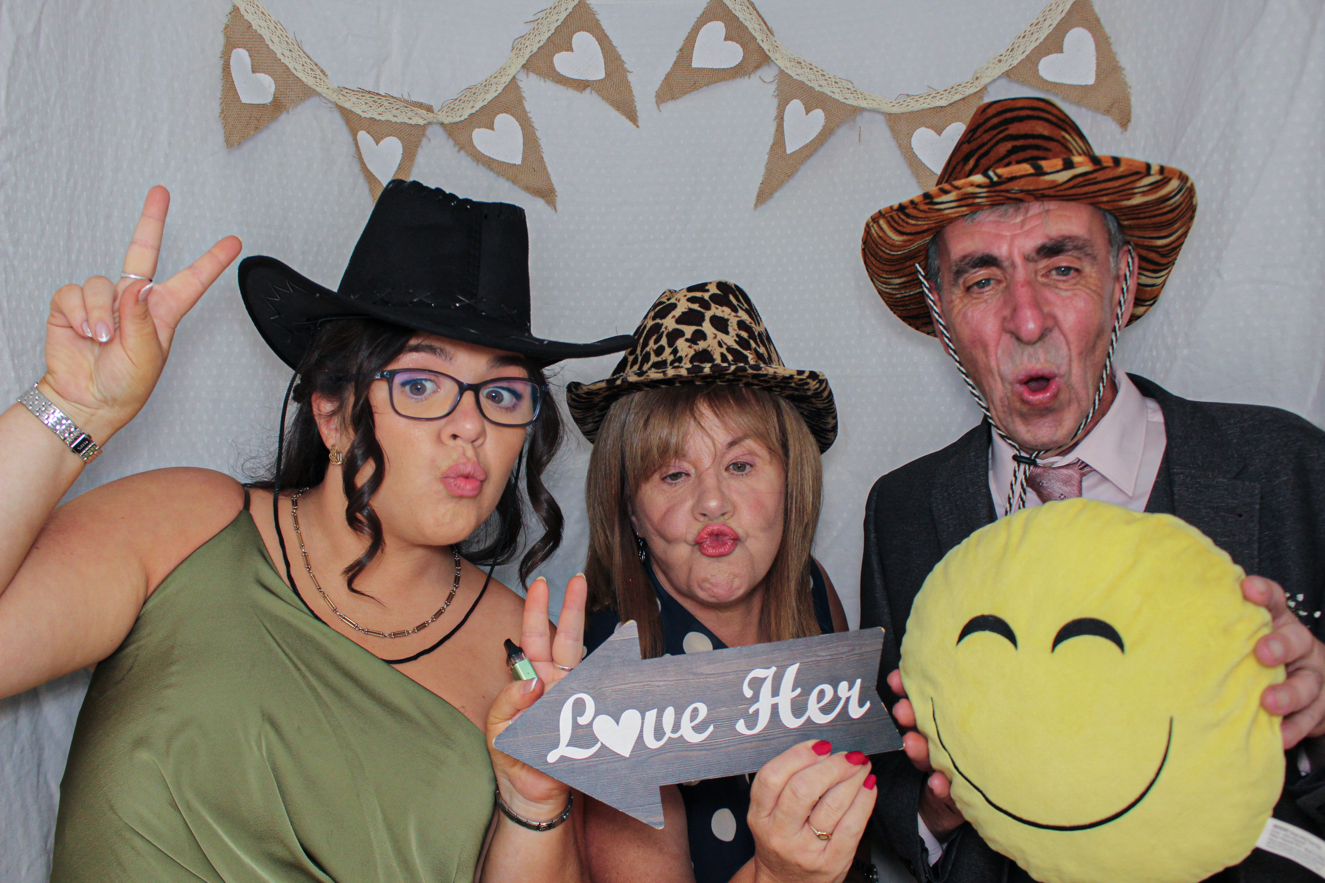 Deárbhla & Michael's Wedding | View more photos from the event at gallery.capturecube.co.uk/u/Capture-Cube/Deárbhla-Michaels-Wedding