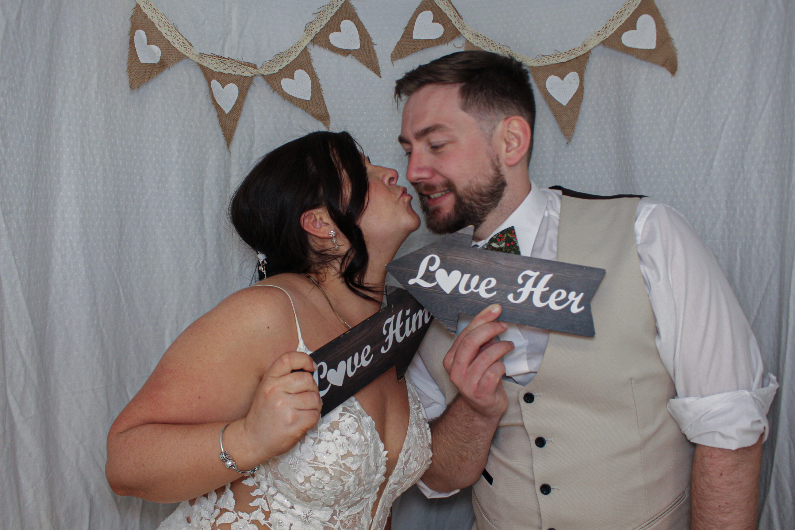 Deárbhla & Michael's Wedding | View more photos from the event at gallery.capturecube.co.uk/u/Capture-Cube/Deárbhla-Michaels-Wedding