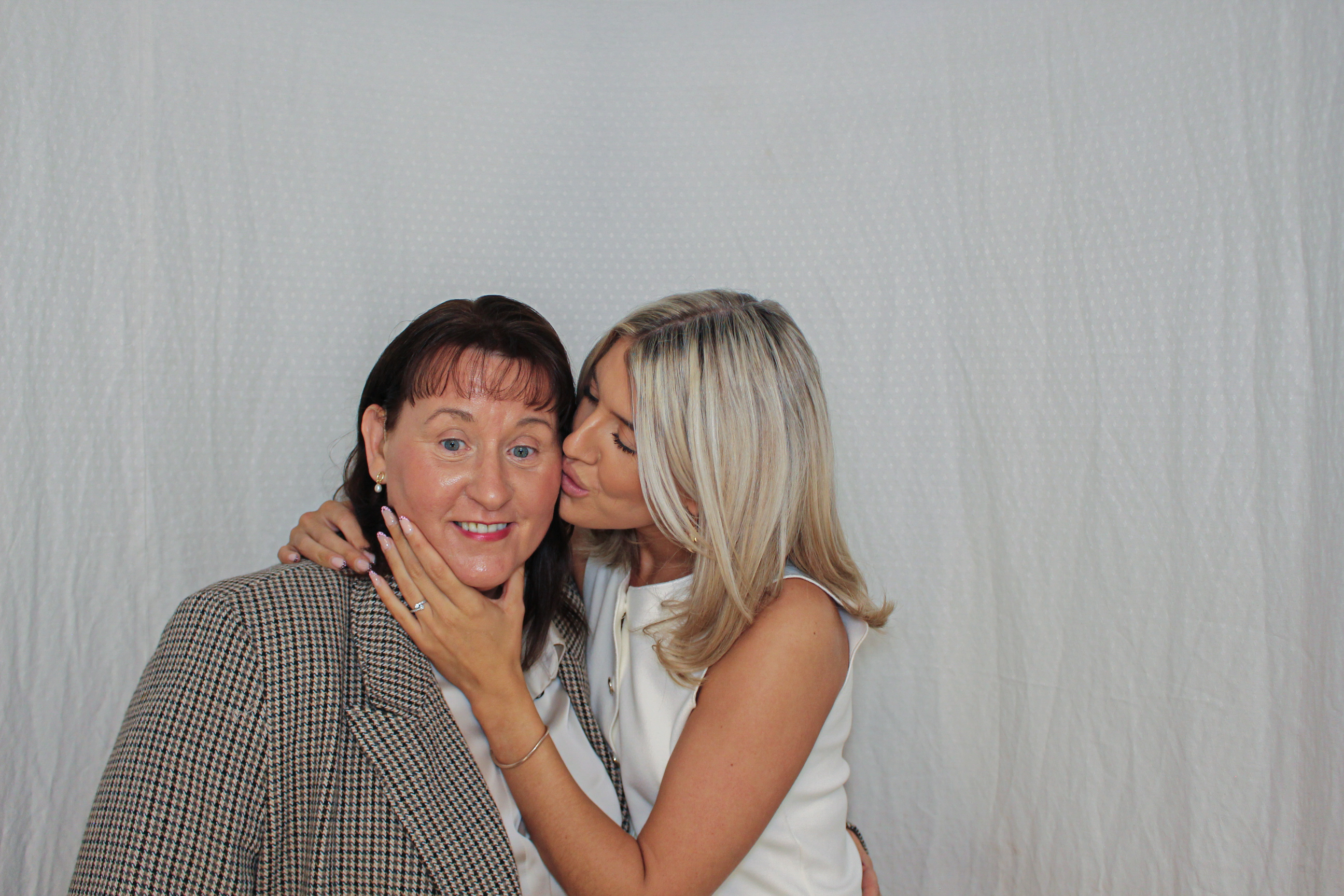 Toni & Jessica's Birthday Party | View more photos from the event at gallery.capturecube.co.uk/u/Capture-Cube/Toni-Jessicas-Birthday-Party