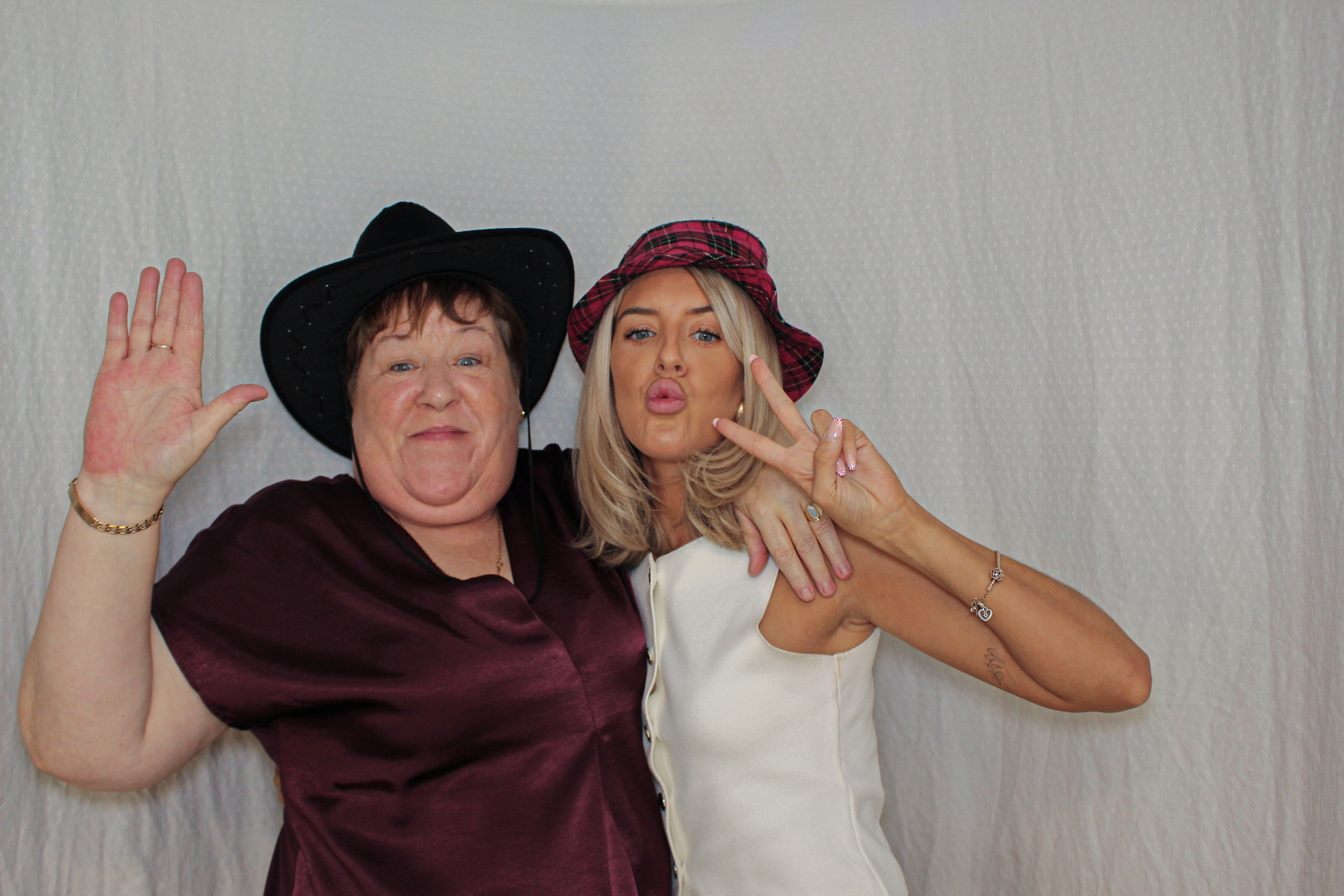 Toni & Jessica's Birthday Party | View more photos from the event at gallery.capturecube.co.uk/u/Capture-Cube/Toni-Jessicas-Birthday-Party