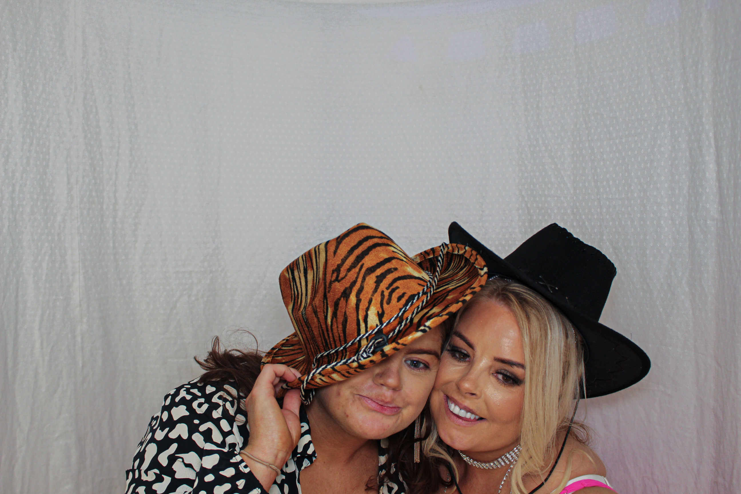 Toni & Jessica's Birthday Party | View more photos from the event at gallery.capturecube.co.uk/u/Capture-Cube/Toni-Jessicas-Birthday-Party