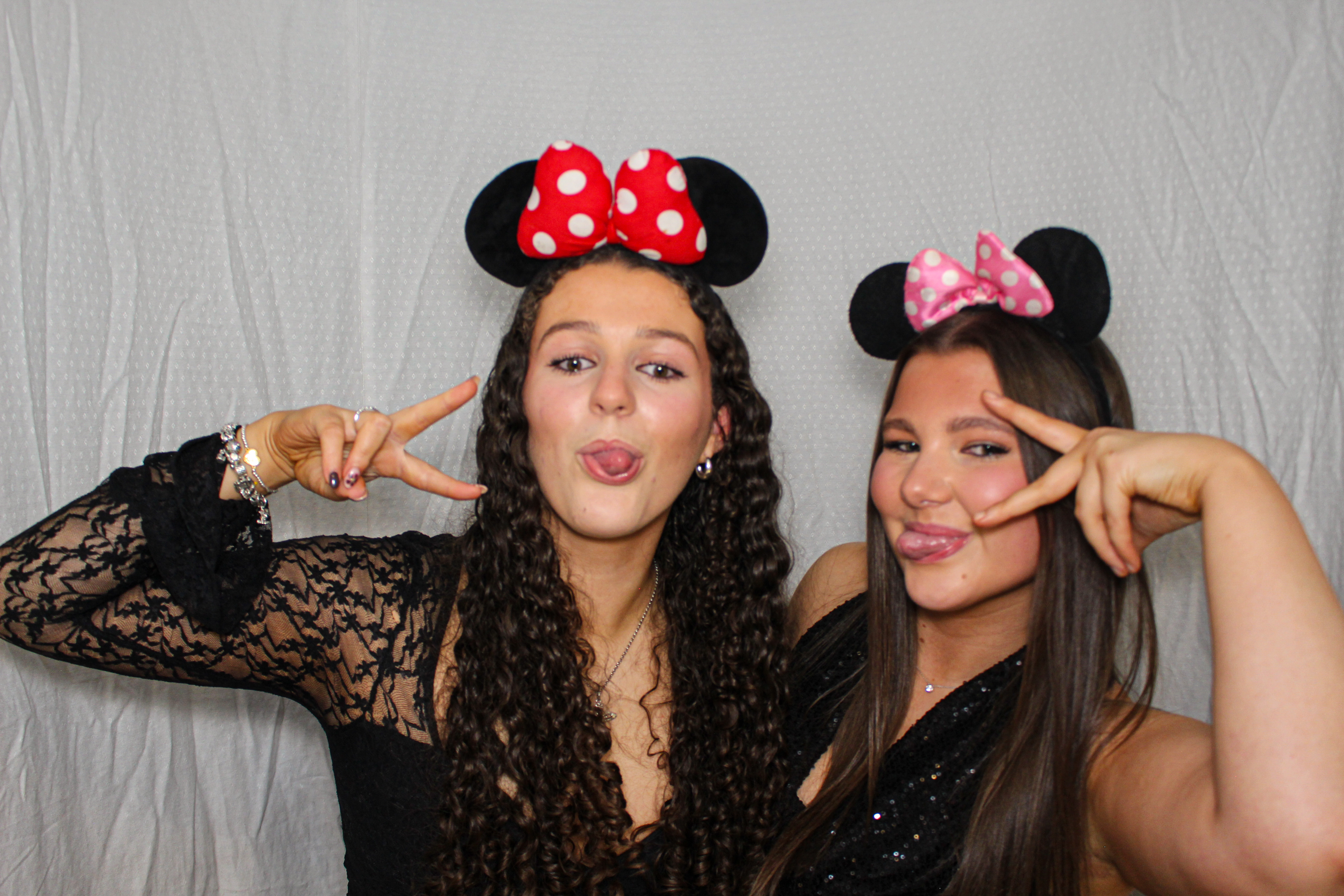 Hannah & Izzy's 18th Birthday Party | View more photos from the event at gallery.capturecube.co.uk/u/Capture-Cube/Hannah-Izzys-18th-Birthday-Party