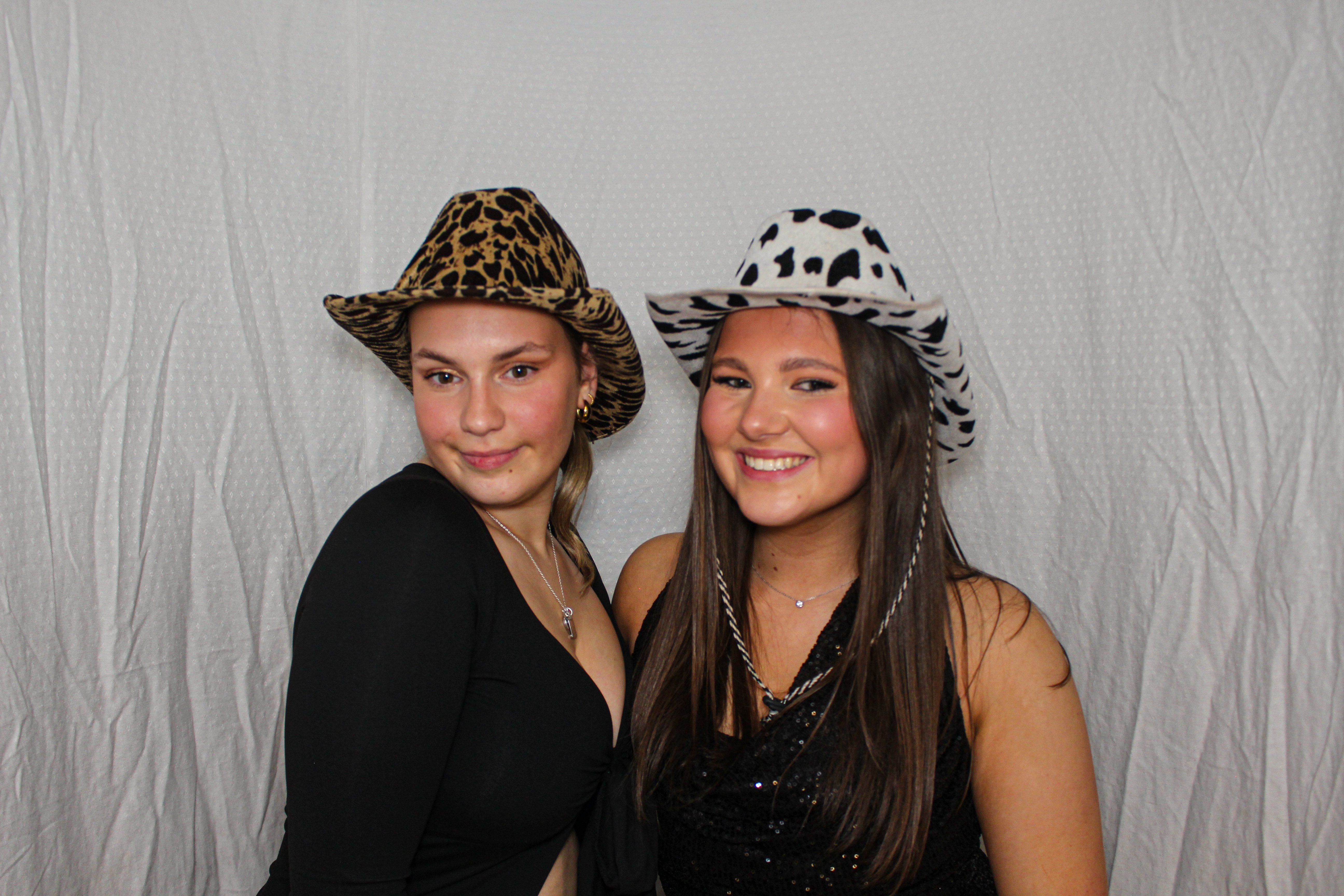 Hannah & Izzy's 18th Birthday Party | View more photos from the event at gallery.capturecube.co.uk/u/Capture-Cube/Hannah-Izzys-18th-Birthday-Party