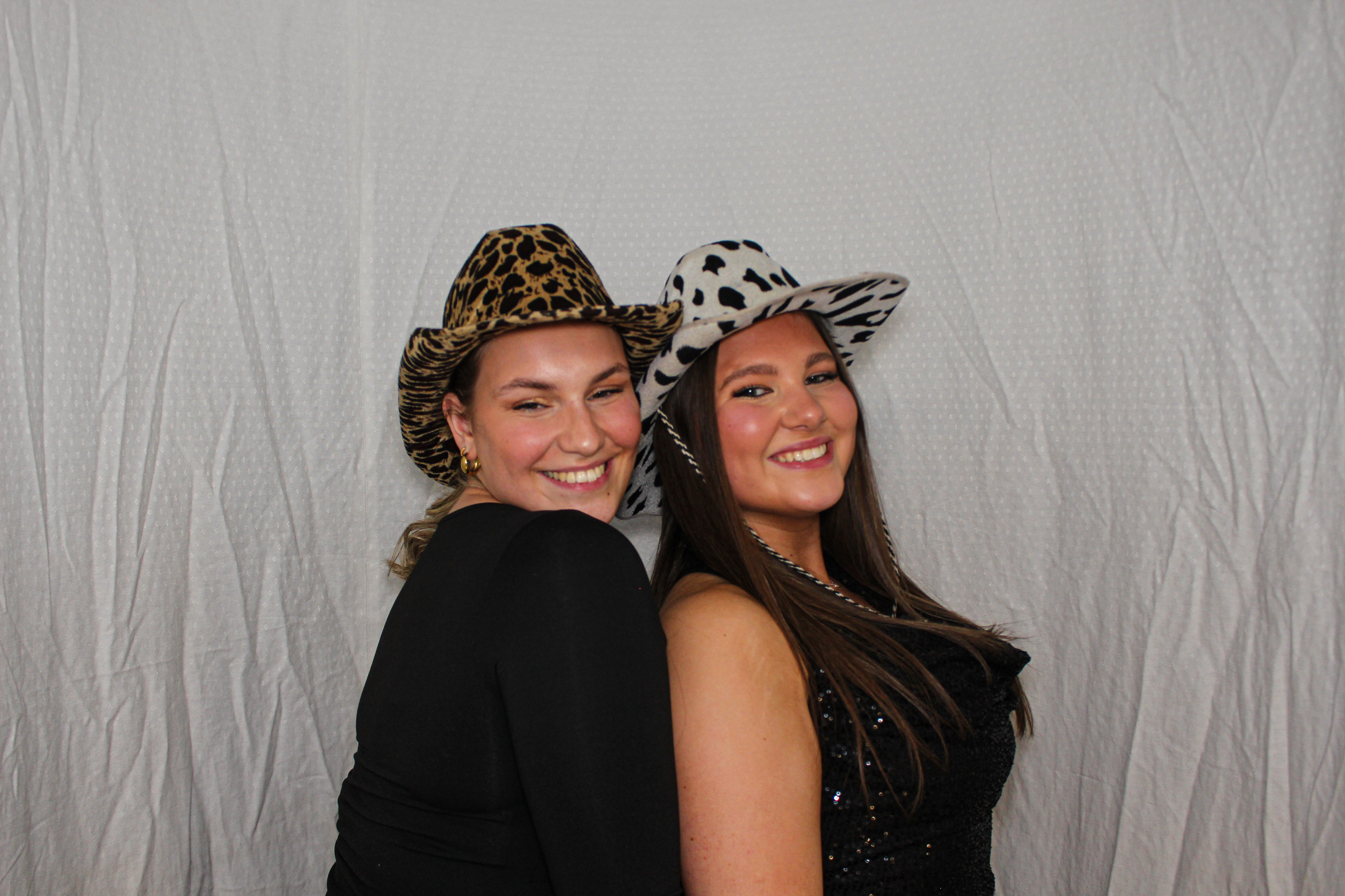 Hannah & Izzy's 18th Birthday Party | View more photos from the event at gallery.capturecube.co.uk/u/Capture-Cube/Hannah-Izzys-18th-Birthday-Party