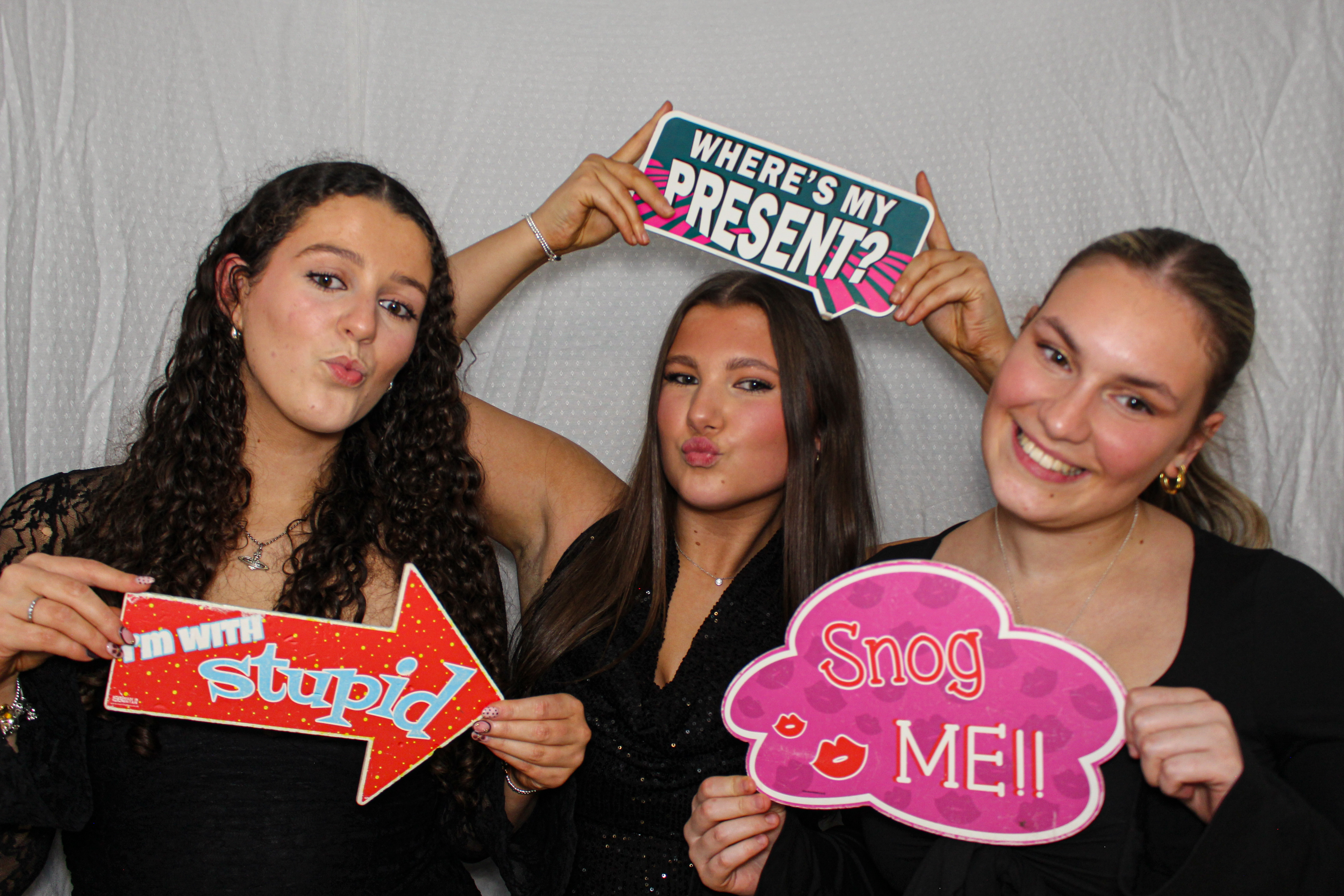 Hannah & Izzy's 18th Birthday Party | View more photos from the event at gallery.capturecube.co.uk/u/Capture-Cube/Hannah-Izzys-18th-Birthday-Party