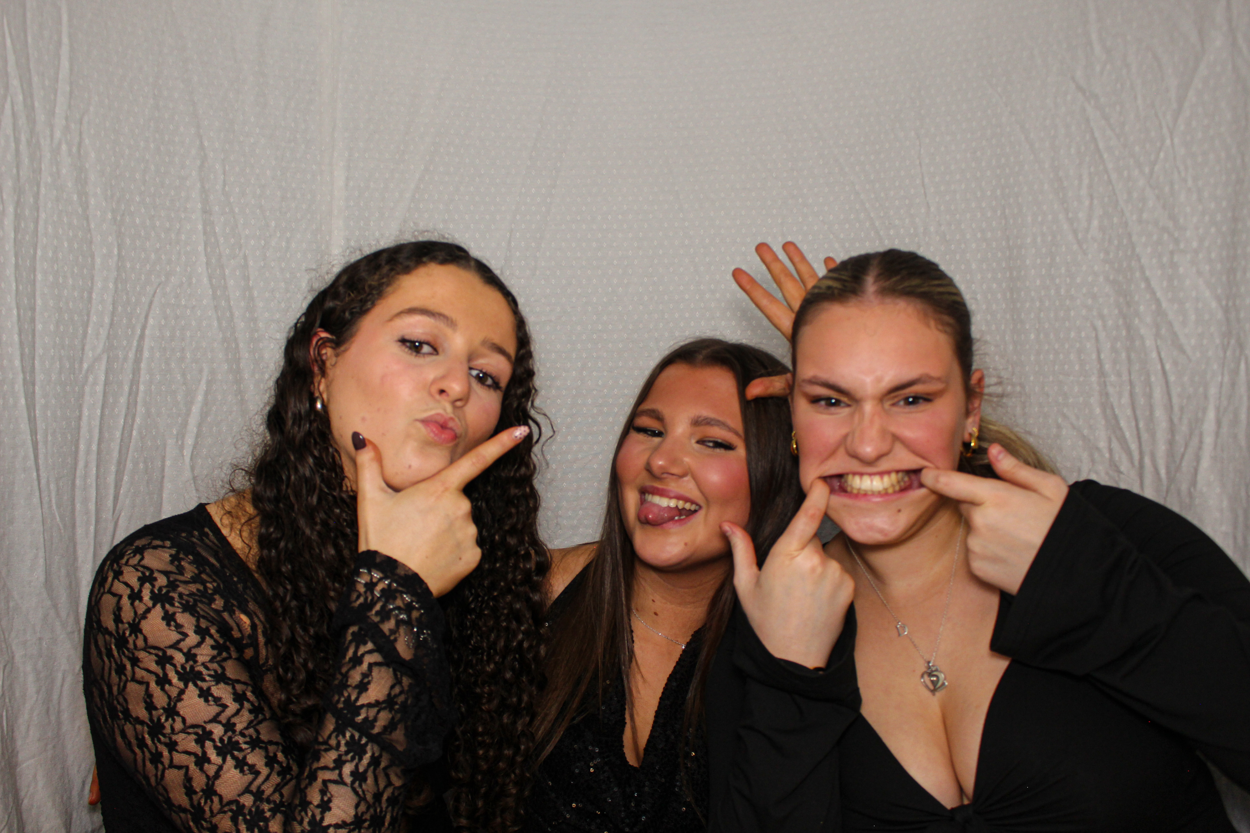 Hannah & Izzy's 18th Birthday Party | View more photos from the event at gallery.capturecube.co.uk/u/Capture-Cube/Hannah-Izzys-18th-Birthday-Party