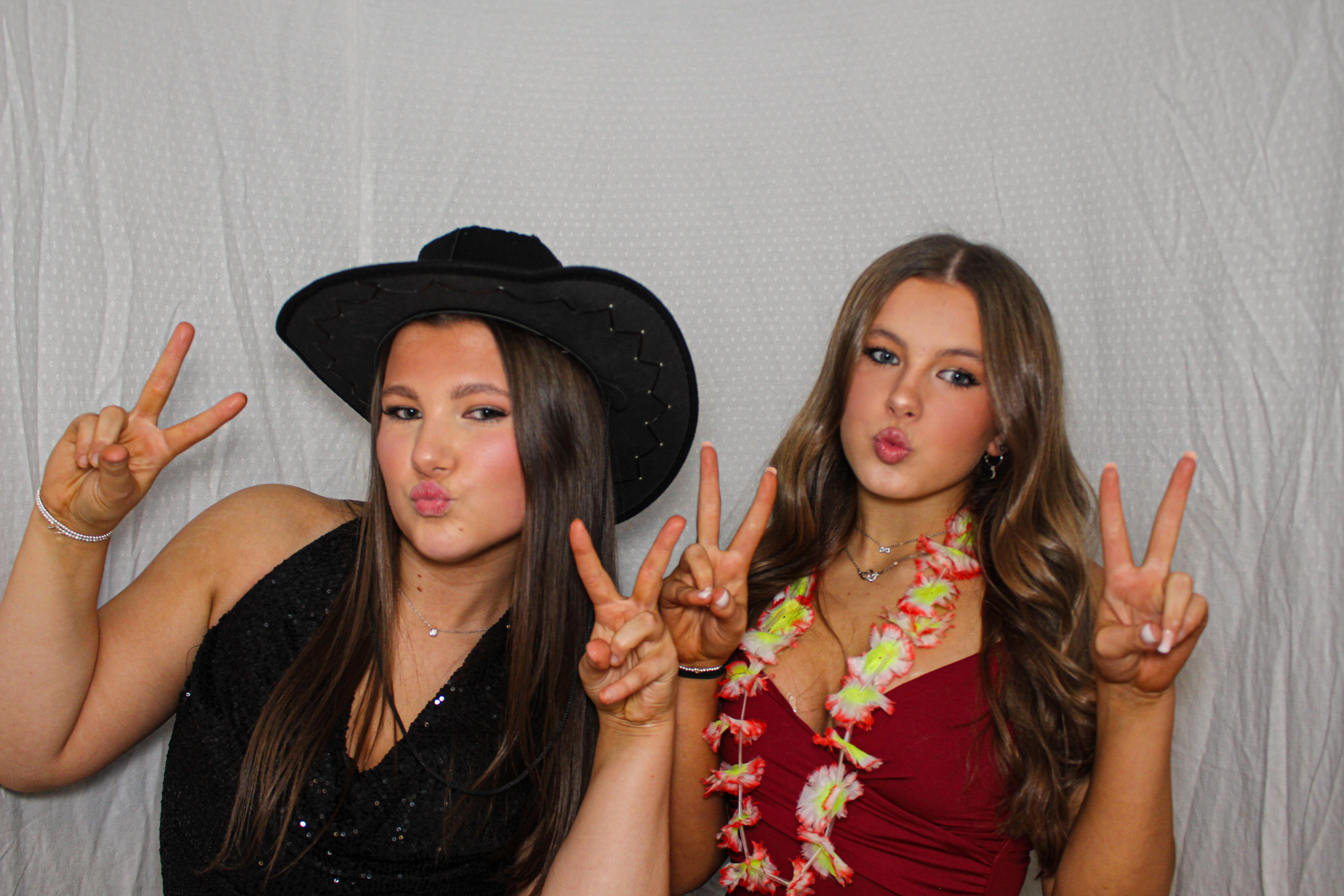 Hannah & Izzy's 18th Birthday Party | View more photos from the event at gallery.capturecube.co.uk/u/Capture-Cube/Hannah-Izzys-18th-Birthday-Party