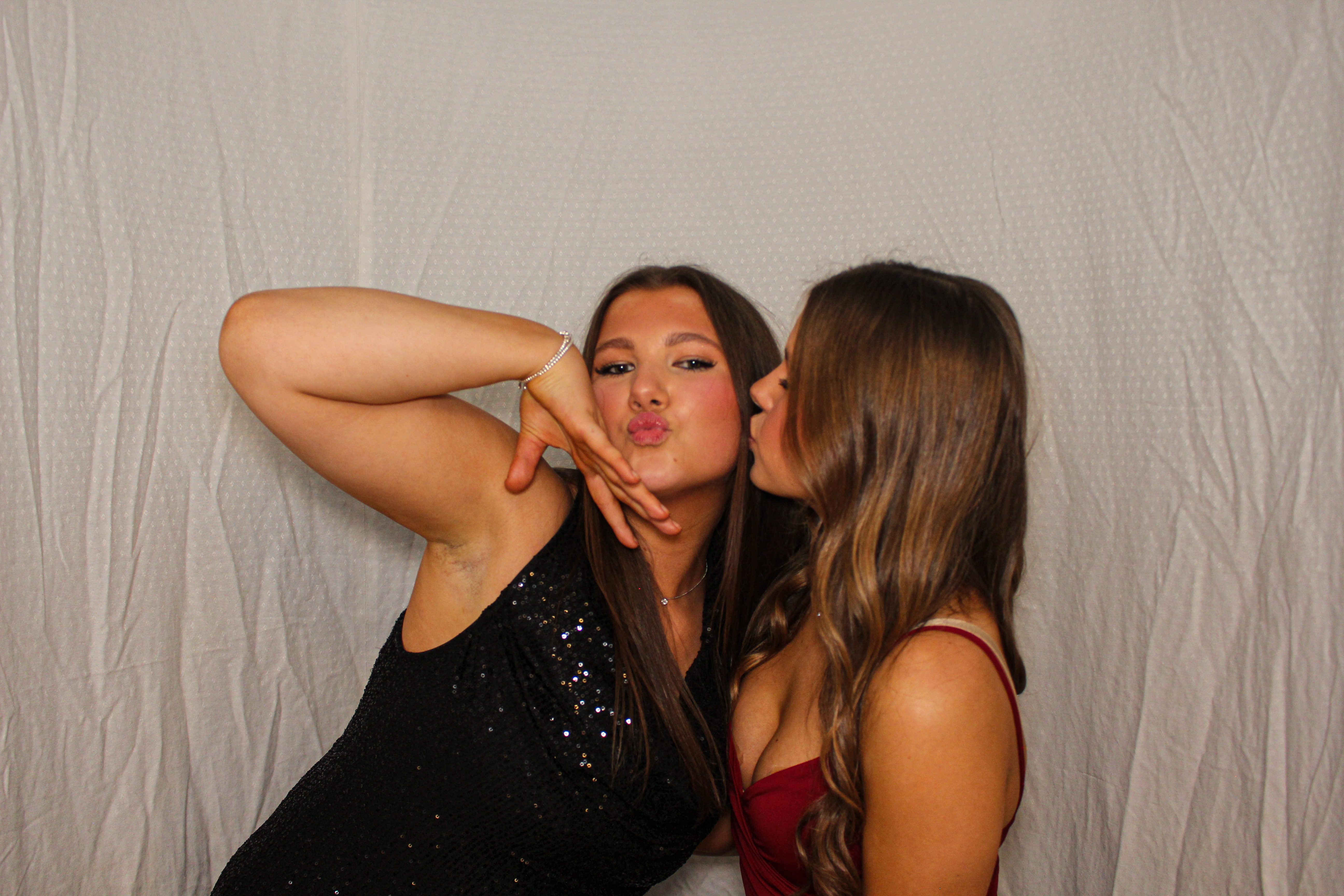 Hannah & Izzy's 18th Birthday Party | View more photos from the event at gallery.capturecube.co.uk/u/Capture-Cube/Hannah-Izzys-18th-Birthday-Party