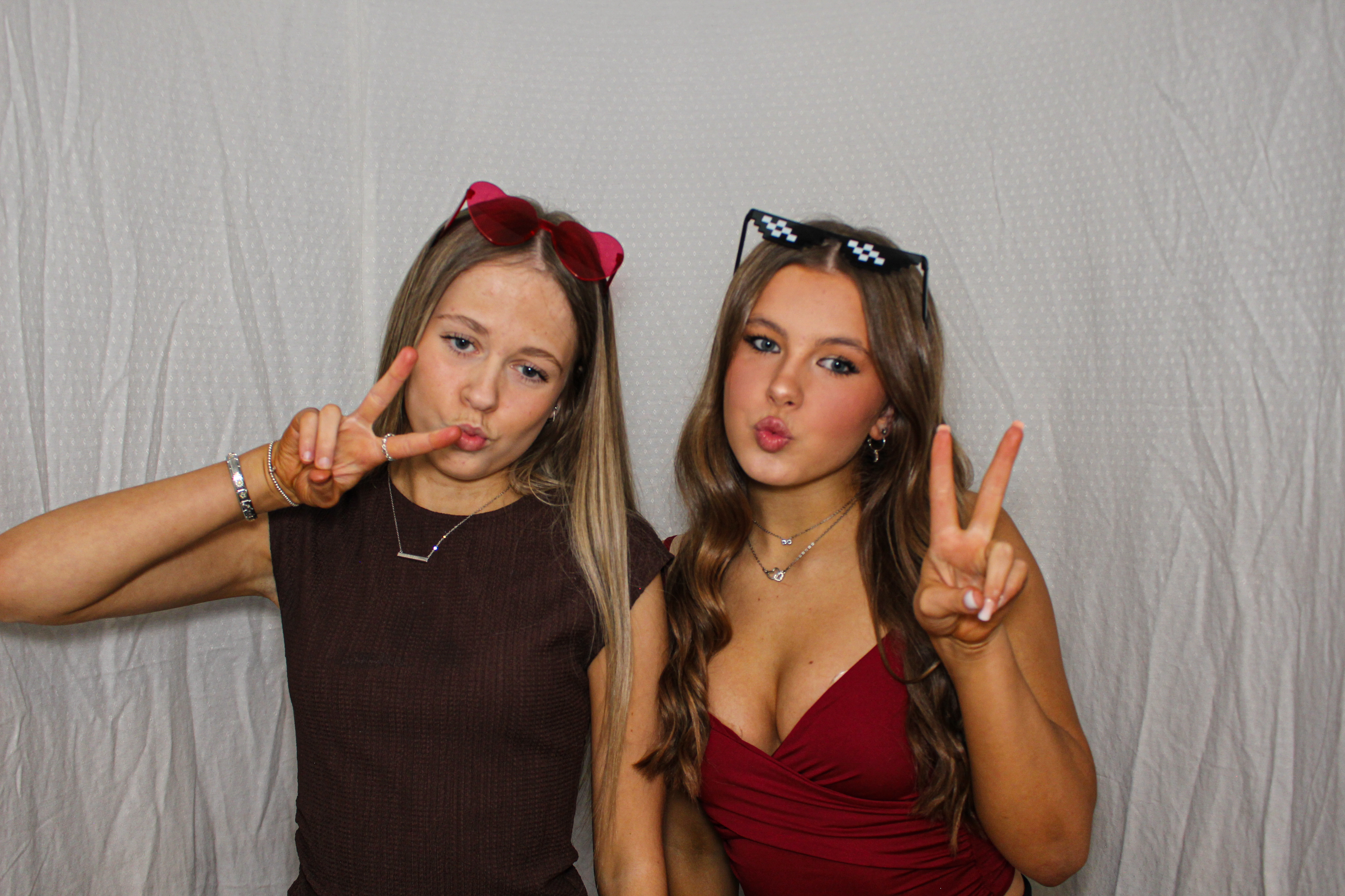 Hannah & Izzy's 18th Birthday Party | View more photos from the event at gallery.capturecube.co.uk/u/Capture-Cube/Hannah-Izzys-18th-Birthday-Party