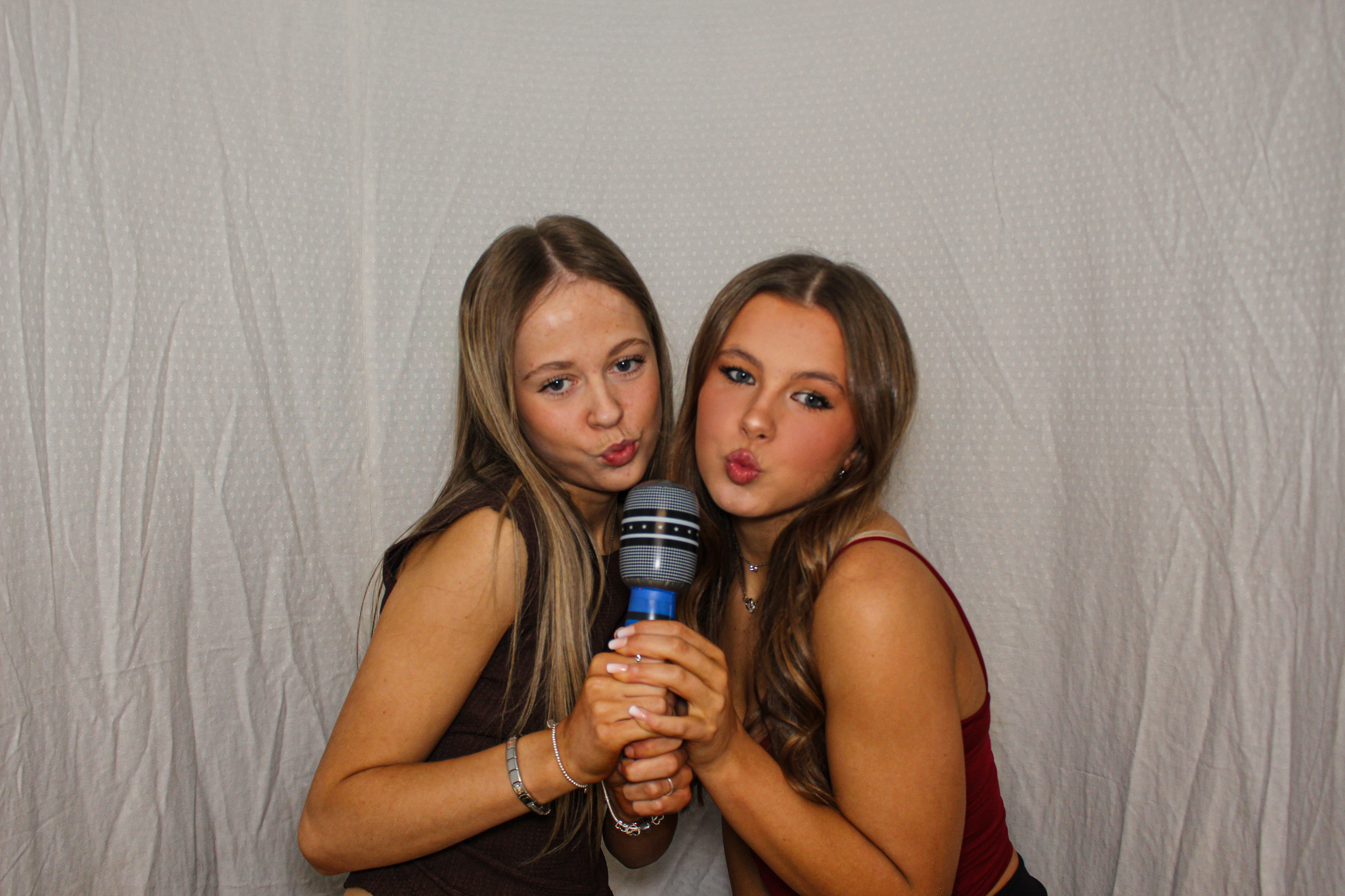 Hannah & Izzy's 18th Birthday Party | View more photos from the event at gallery.capturecube.co.uk/u/Capture-Cube/Hannah-Izzys-18th-Birthday-Party