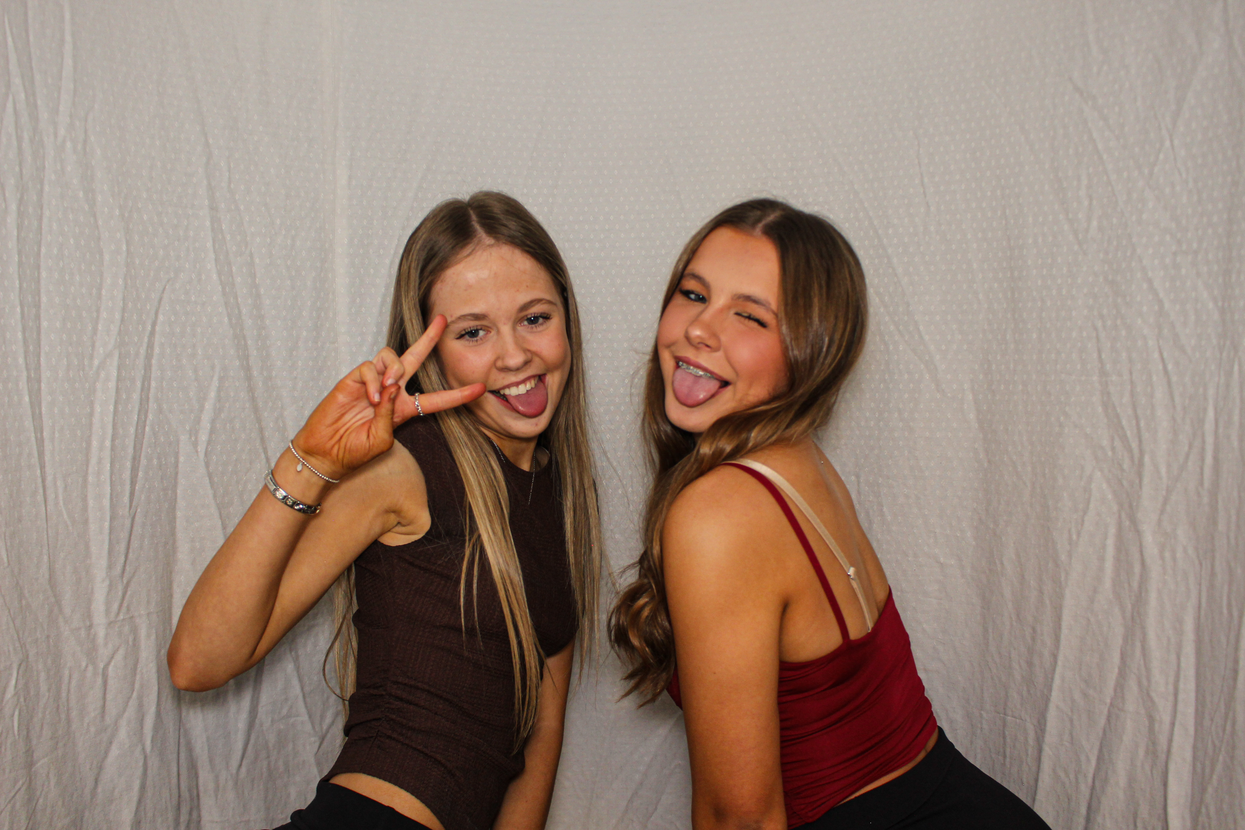 Hannah & Izzy's 18th Birthday Party | View more photos from the event at gallery.capturecube.co.uk/u/Capture-Cube/Hannah-Izzys-18th-Birthday-Party