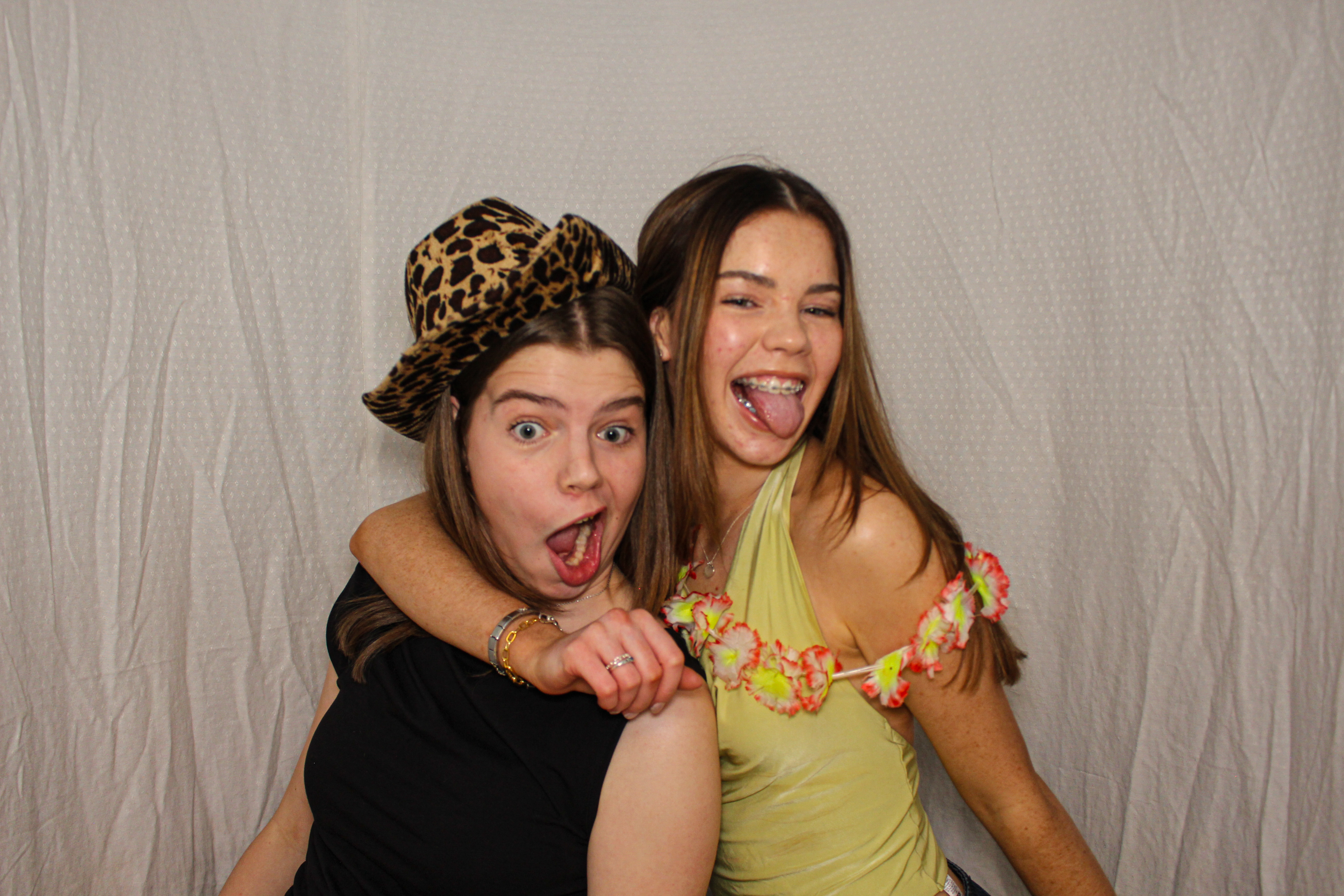 Hannah & Izzy's 18th Birthday Party | View more photos from the event at gallery.capturecube.co.uk/u/Capture-Cube/Hannah-Izzys-18th-Birthday-Party