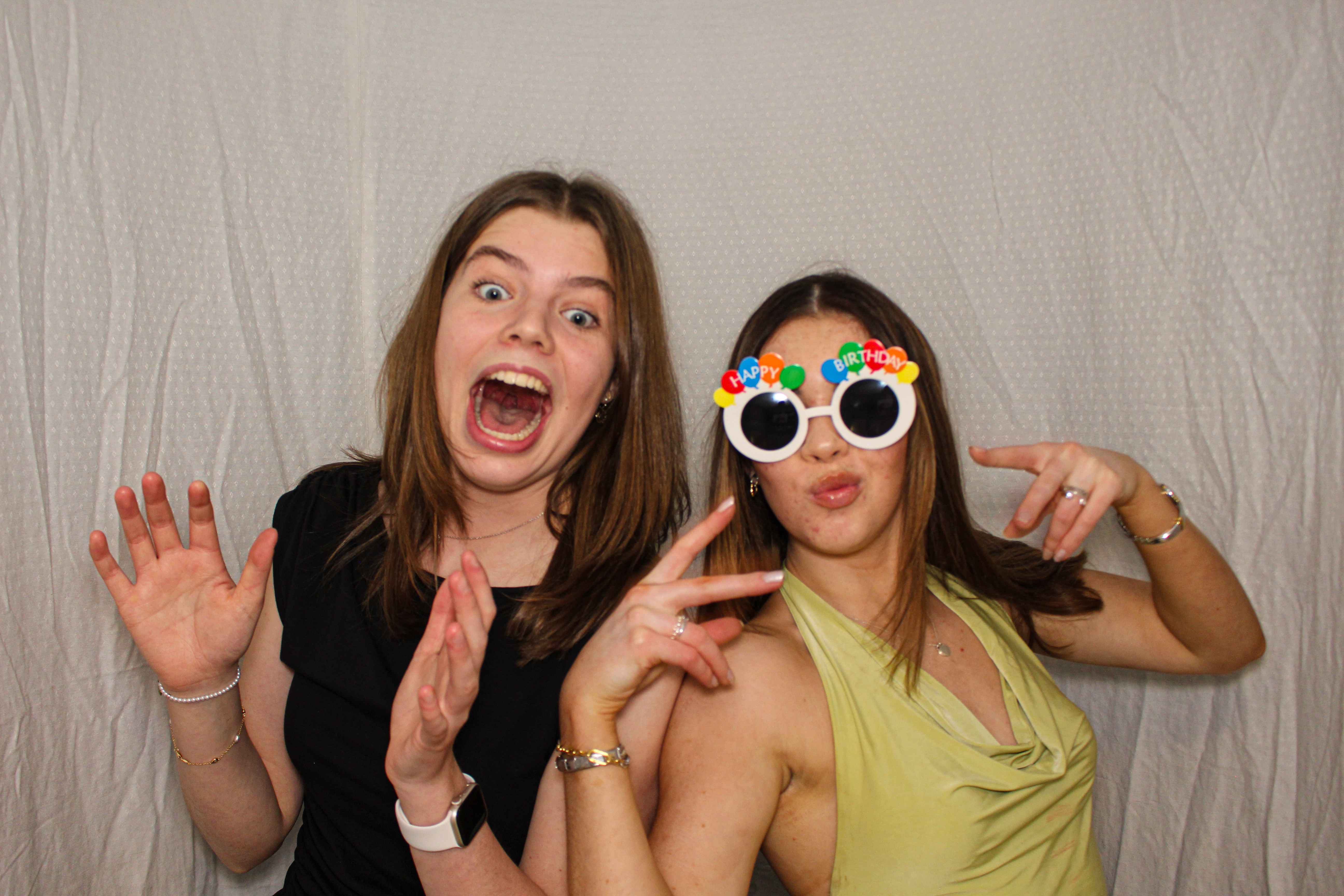 Hannah & Izzy's 18th Birthday Party | View more photos from the event at gallery.capturecube.co.uk/u/Capture-Cube/Hannah-Izzys-18th-Birthday-Party