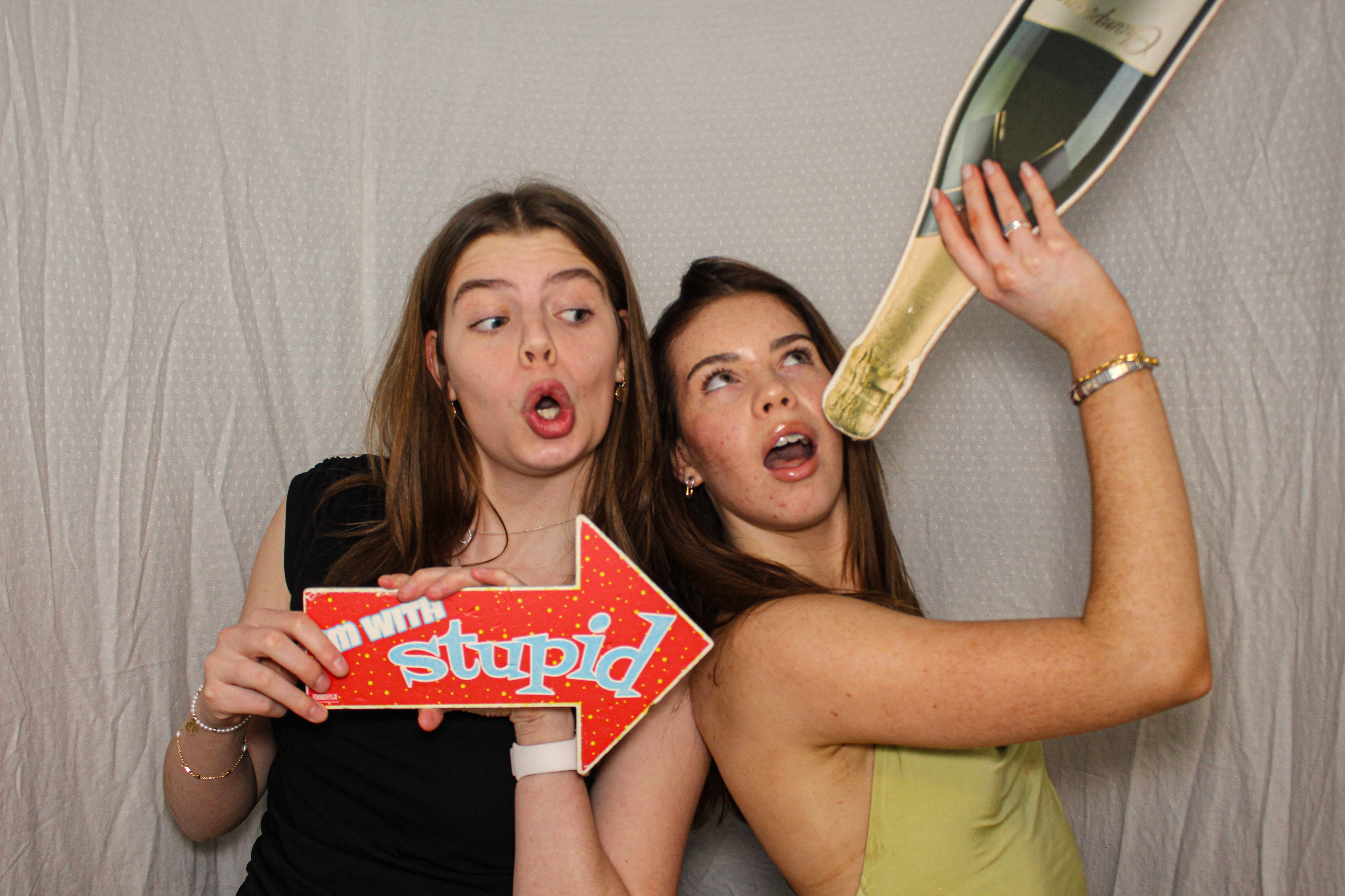 Hannah & Izzy's 18th Birthday Party | View more photos from the event at gallery.capturecube.co.uk/u/Capture-Cube/Hannah-Izzys-18th-Birthday-Party