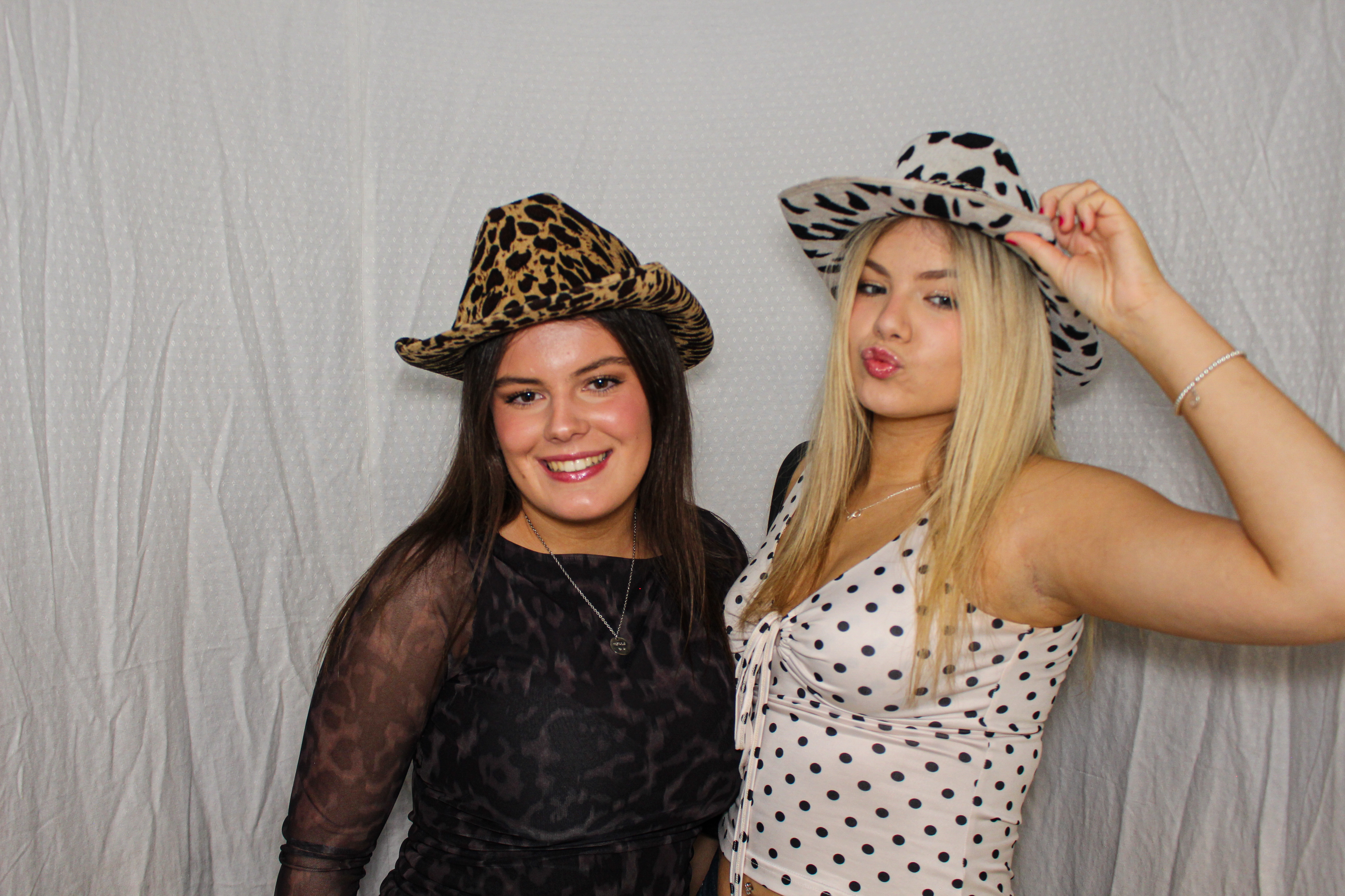 Hannah & Izzy's 18th Birthday Party | View more photos from the event at gallery.capturecube.co.uk/u/Capture-Cube/Hannah-Izzys-18th-Birthday-Party