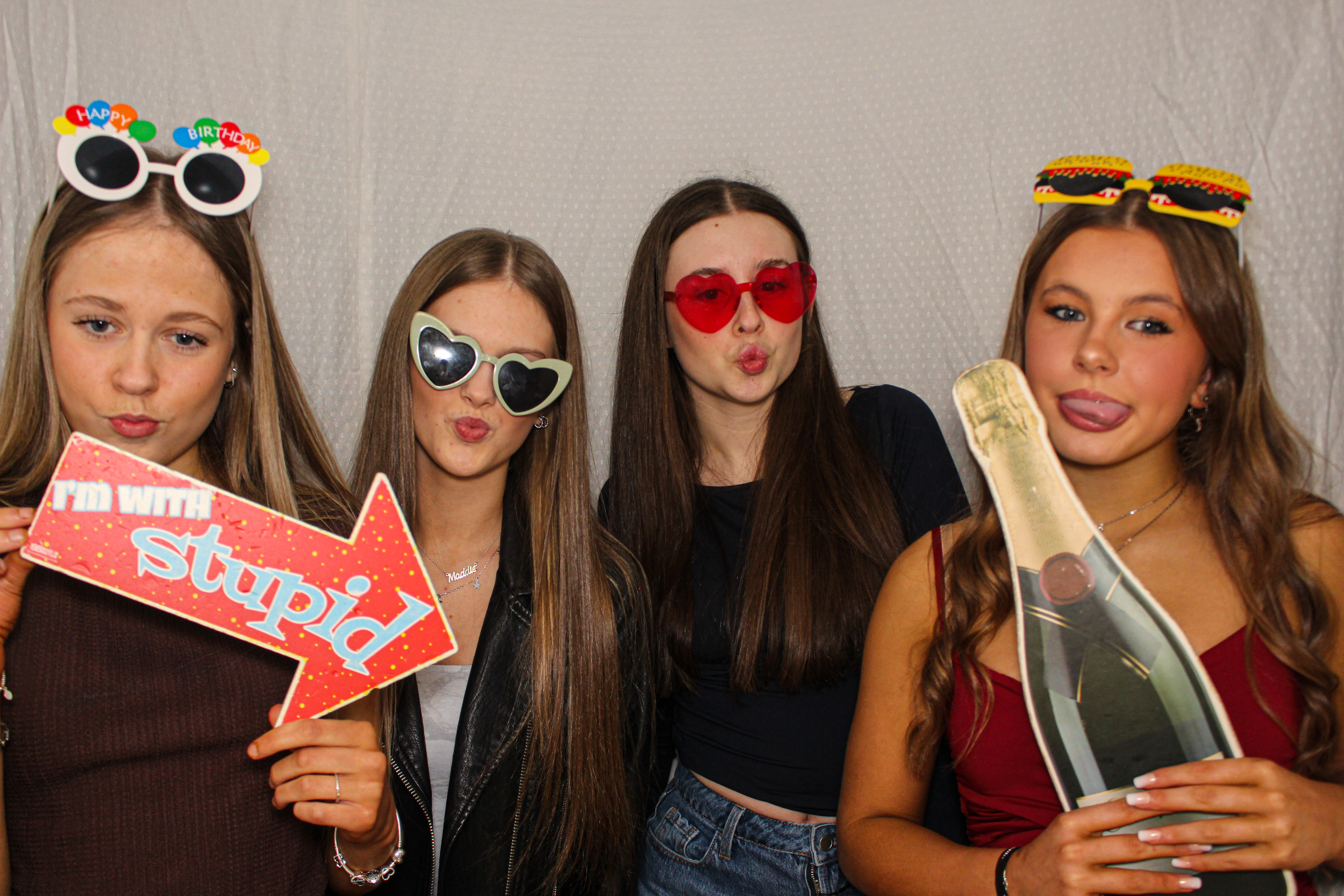 Hannah & Izzy's 18th Birthday Party | View more photos from the event at gallery.capturecube.co.uk/u/Capture-Cube/Hannah-Izzys-18th-Birthday-Party