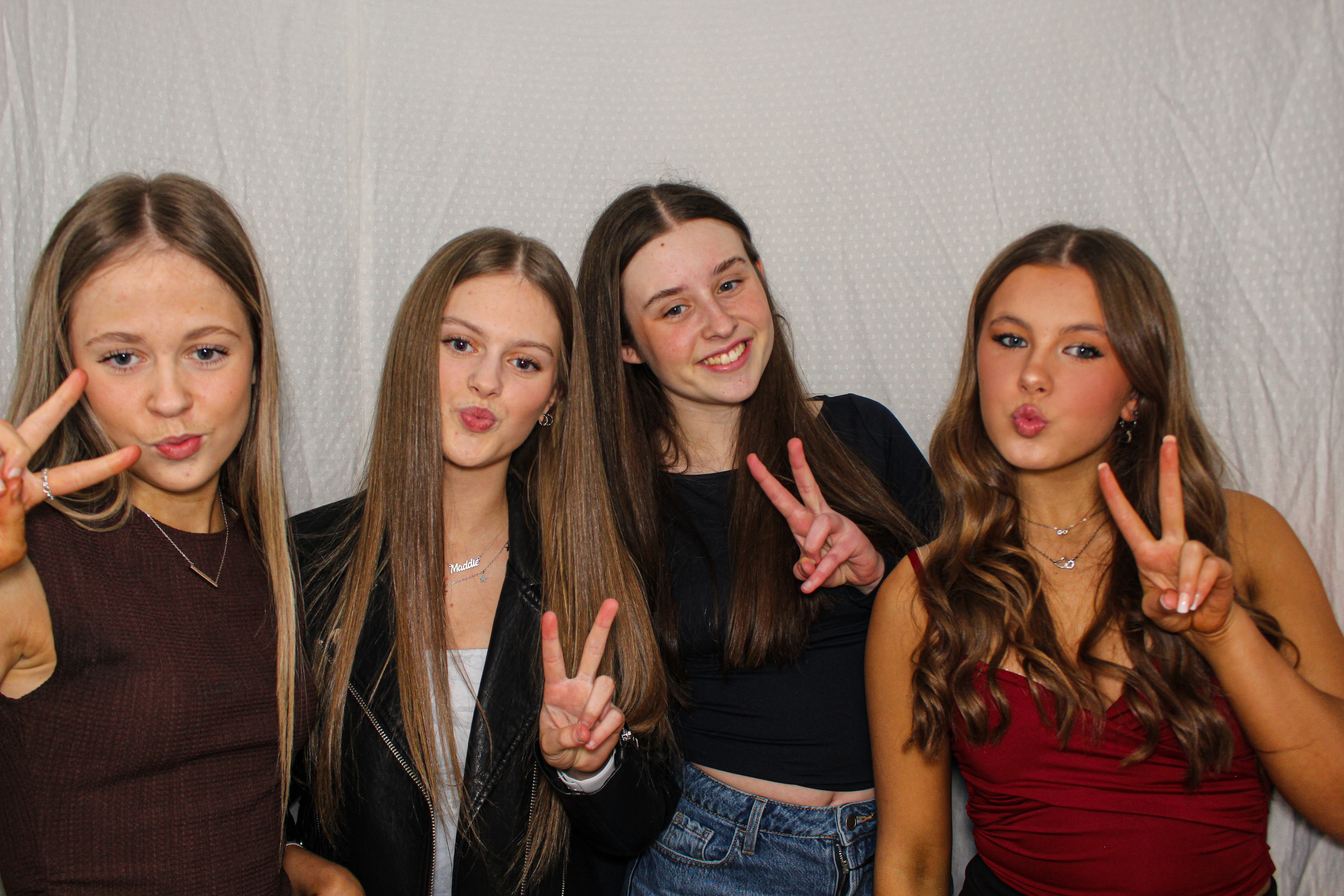 Hannah & Izzy's 18th Birthday Party | View more photos from the event at gallery.capturecube.co.uk/u/Capture-Cube/Hannah-Izzys-18th-Birthday-Party