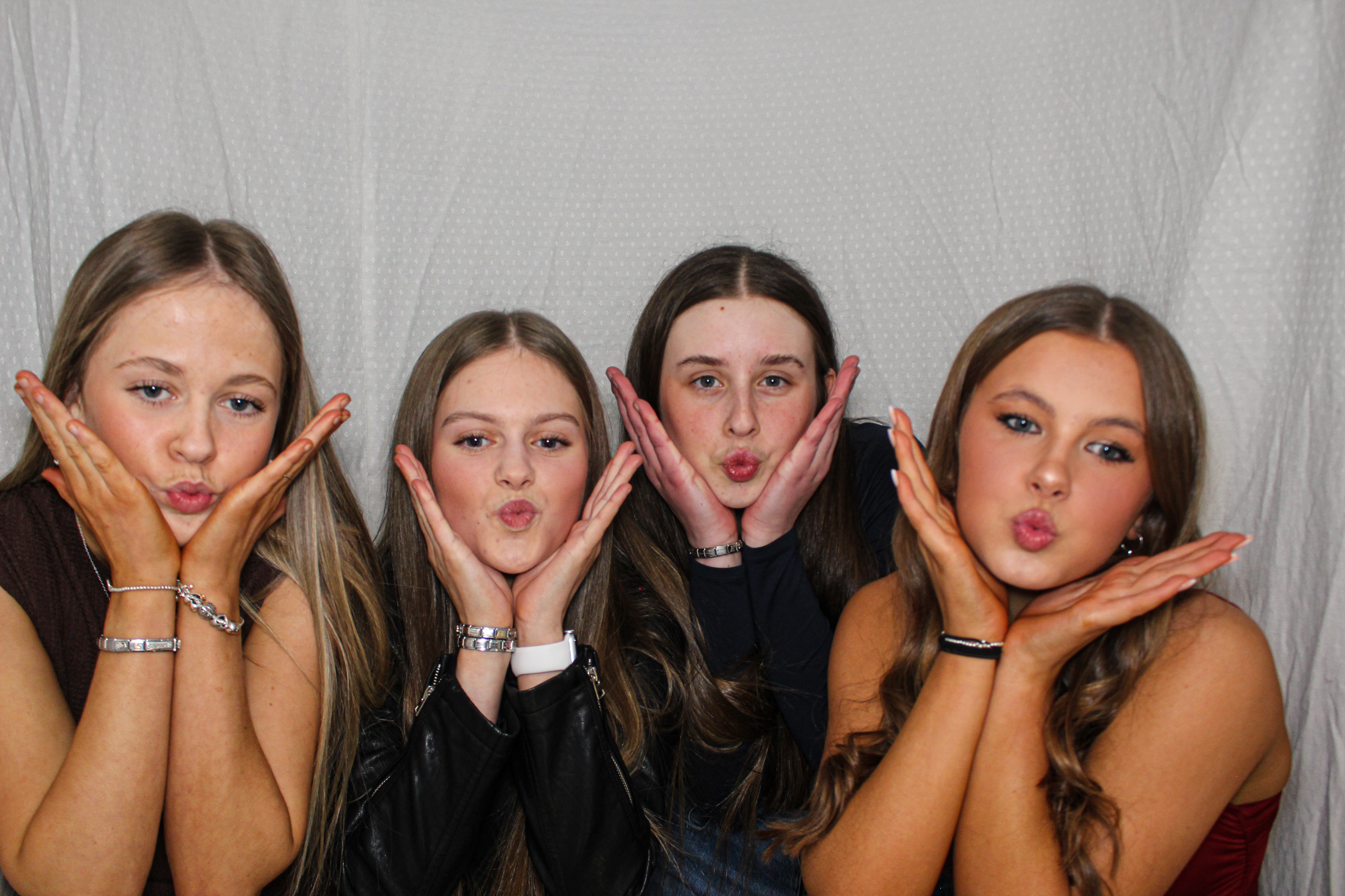 Hannah & Izzy's 18th Birthday Party | View more photos from the event at gallery.capturecube.co.uk/u/Capture-Cube/Hannah-Izzys-18th-Birthday-Party